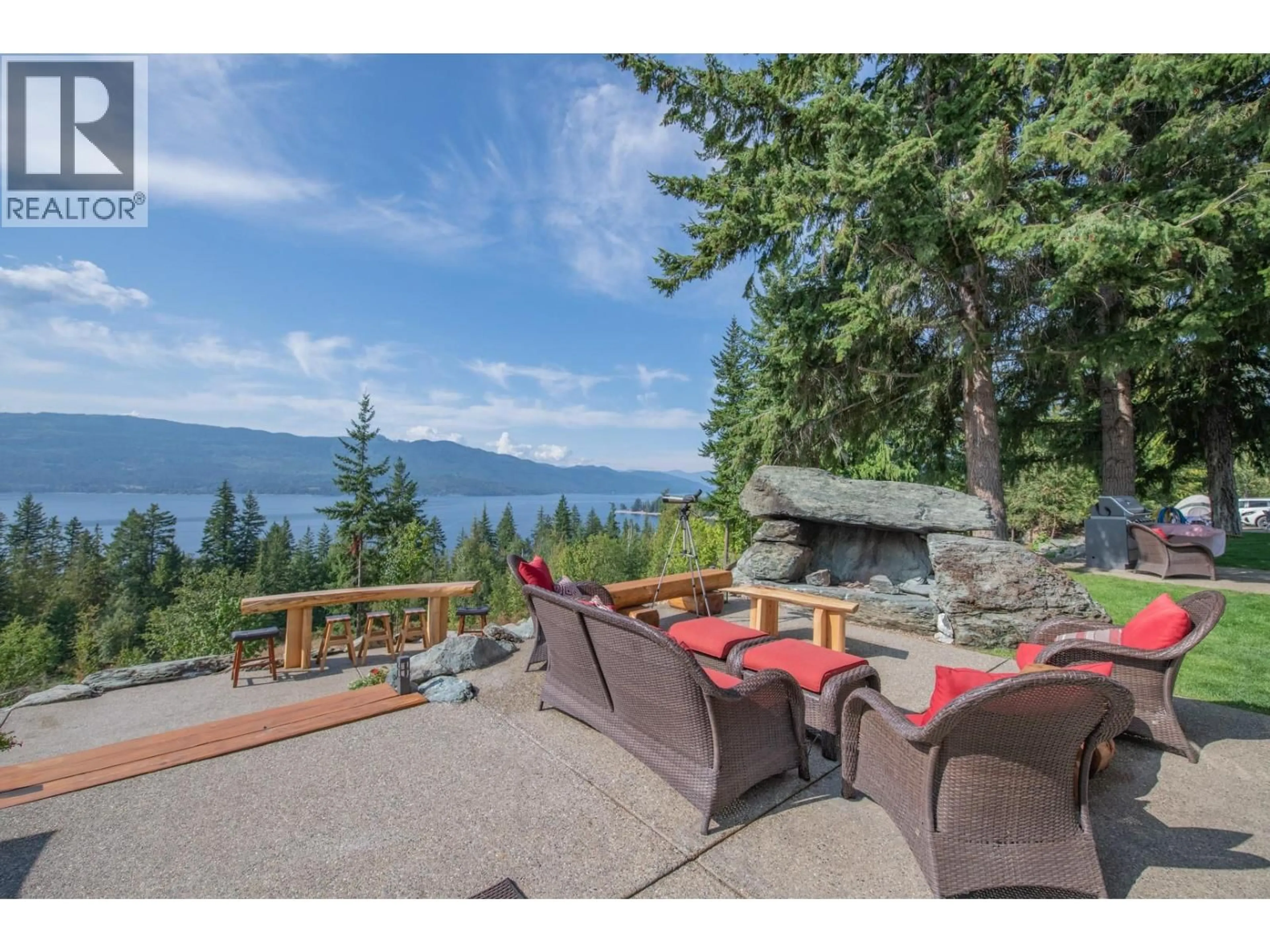 Patio, water/lake/river/ocean view for 7500 LONNEKE TRAIL, Anglemont British Columbia V0E1M8