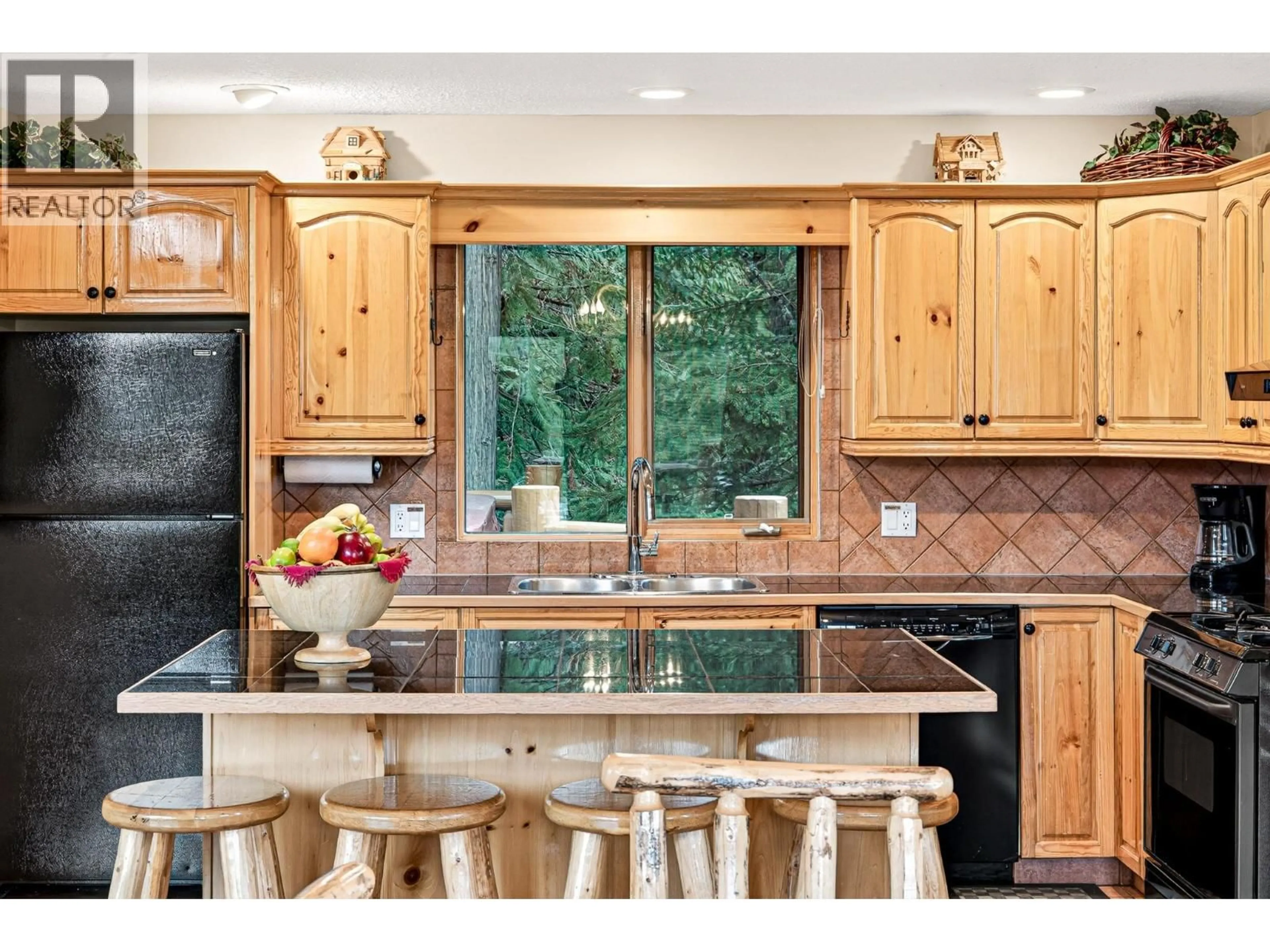 Rustic kitchen, unknown for 5267 HIGHLINE DRIVE, Fernie British Columbia V0B1M6