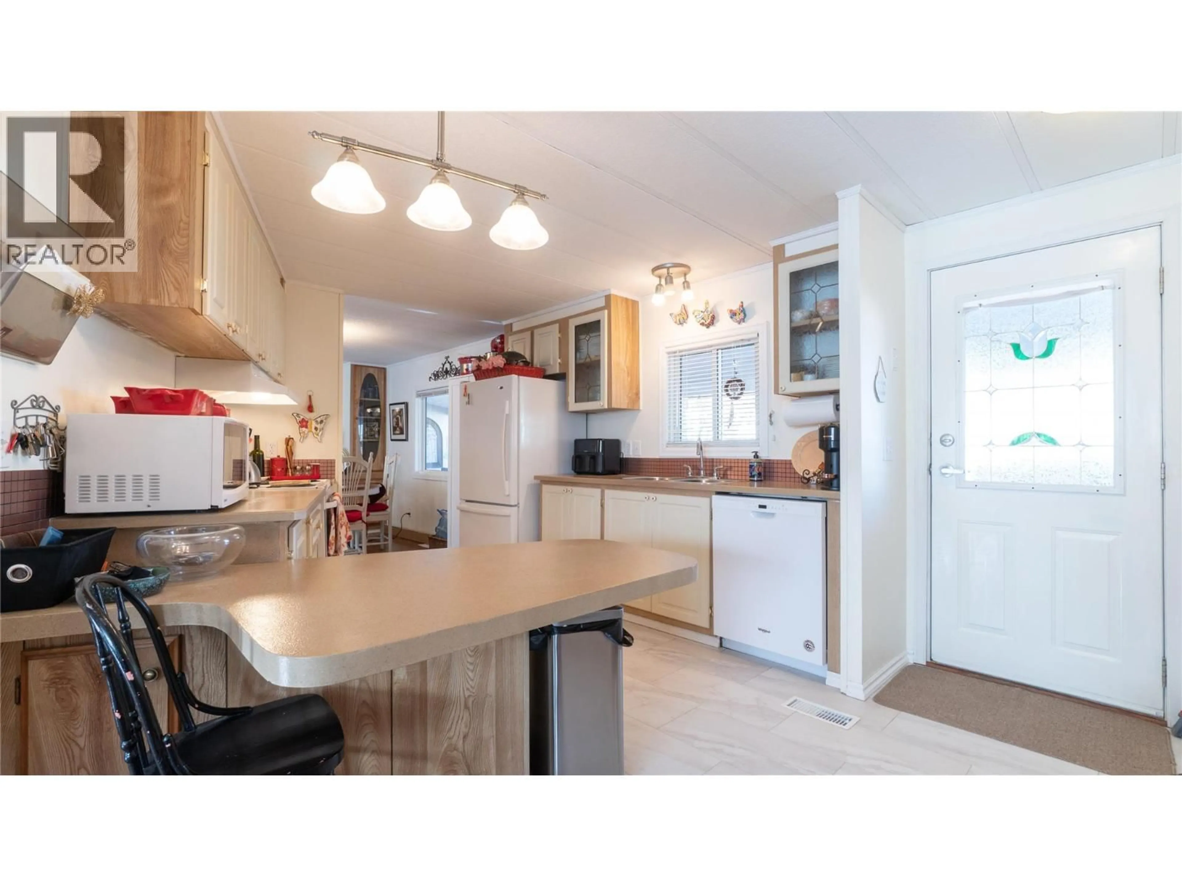 Open concept kitchen, unknown for 16 - 1361 30 STREET SOUTHEAST, Salmon Arm British Columbia V1E2N4
