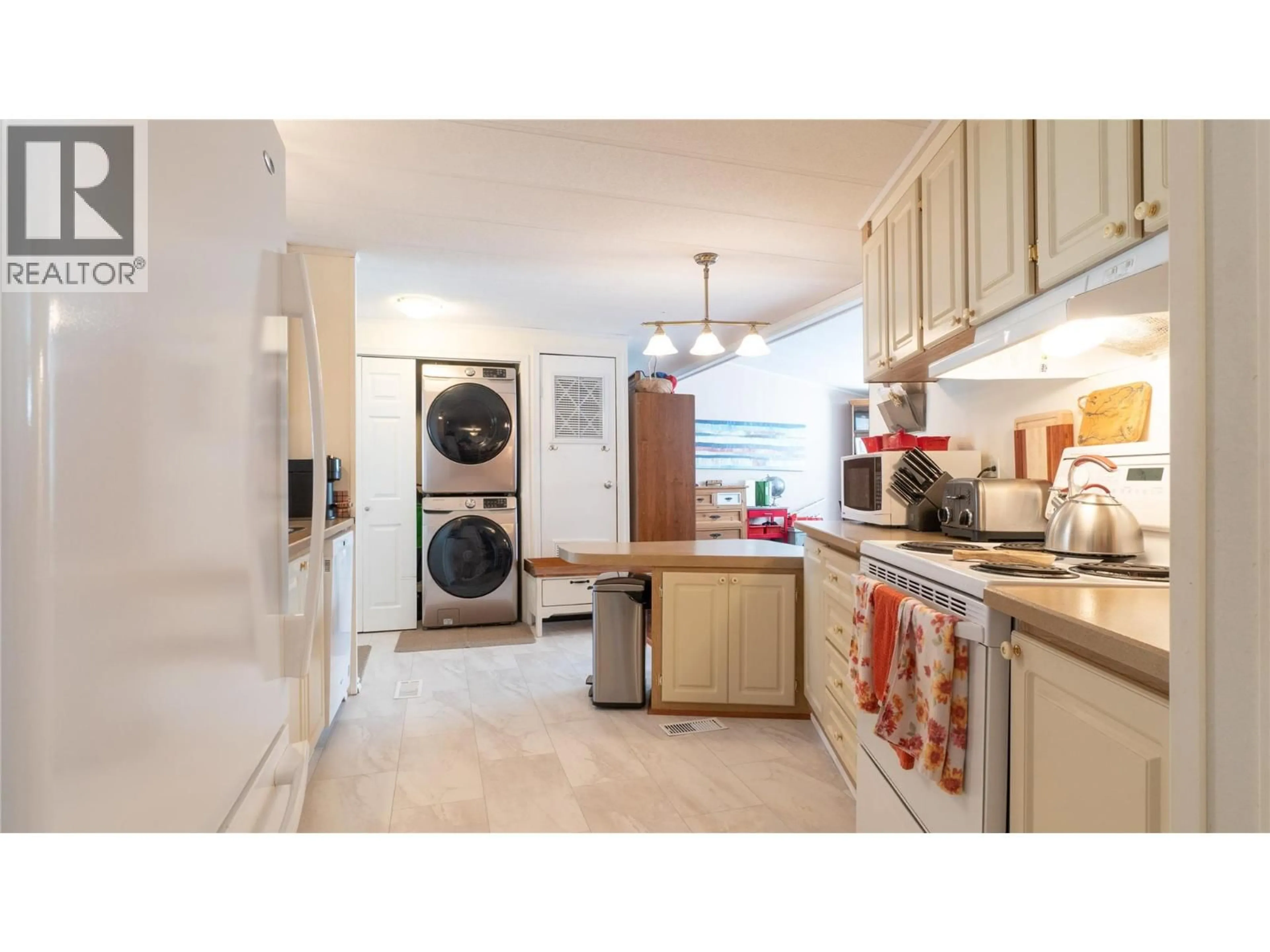 Kitchen with laundary machines, ceramic/tile floor for 16 - 1361 30 STREET SOUTHEAST, Salmon Arm British Columbia V1E2N4