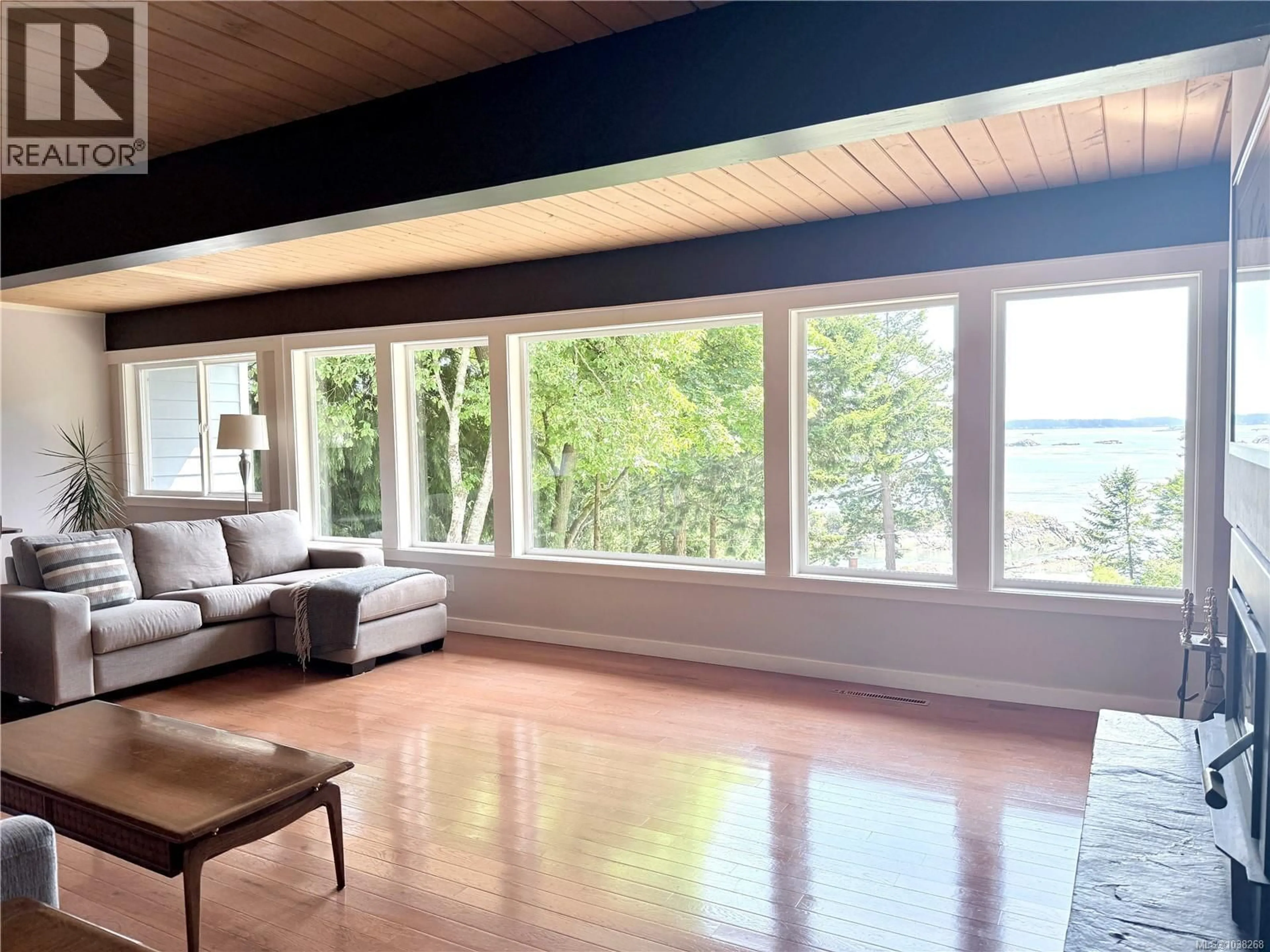 Living room with furniture, wood/laminate floor for 10930 FERNIE WYND ROAD, North Saanich British Columbia V8L5H8
