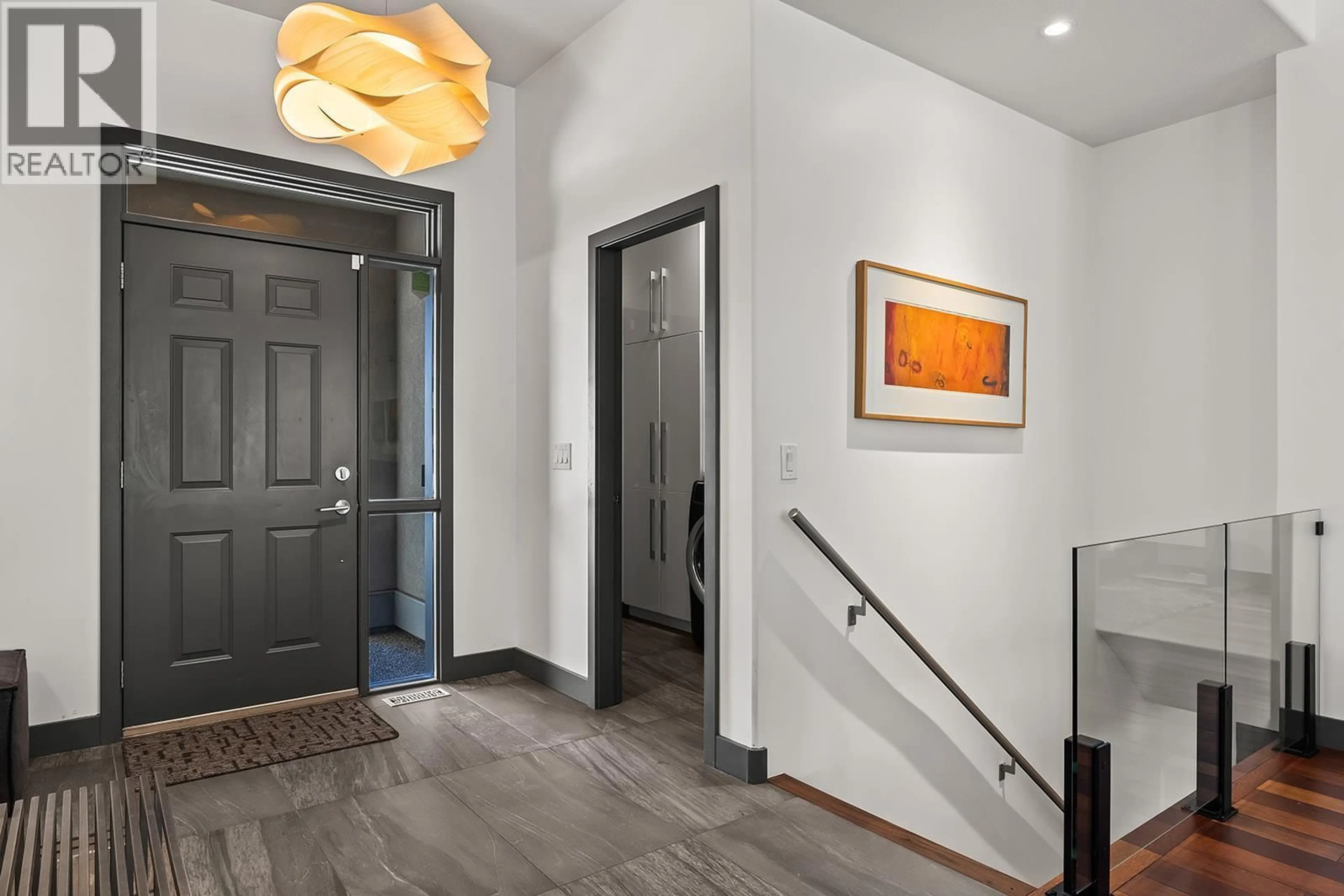 Indoor entryway for 4150 GALLAGHERS FOREST SOUTH, Kelowna British Columbia V1W5E4