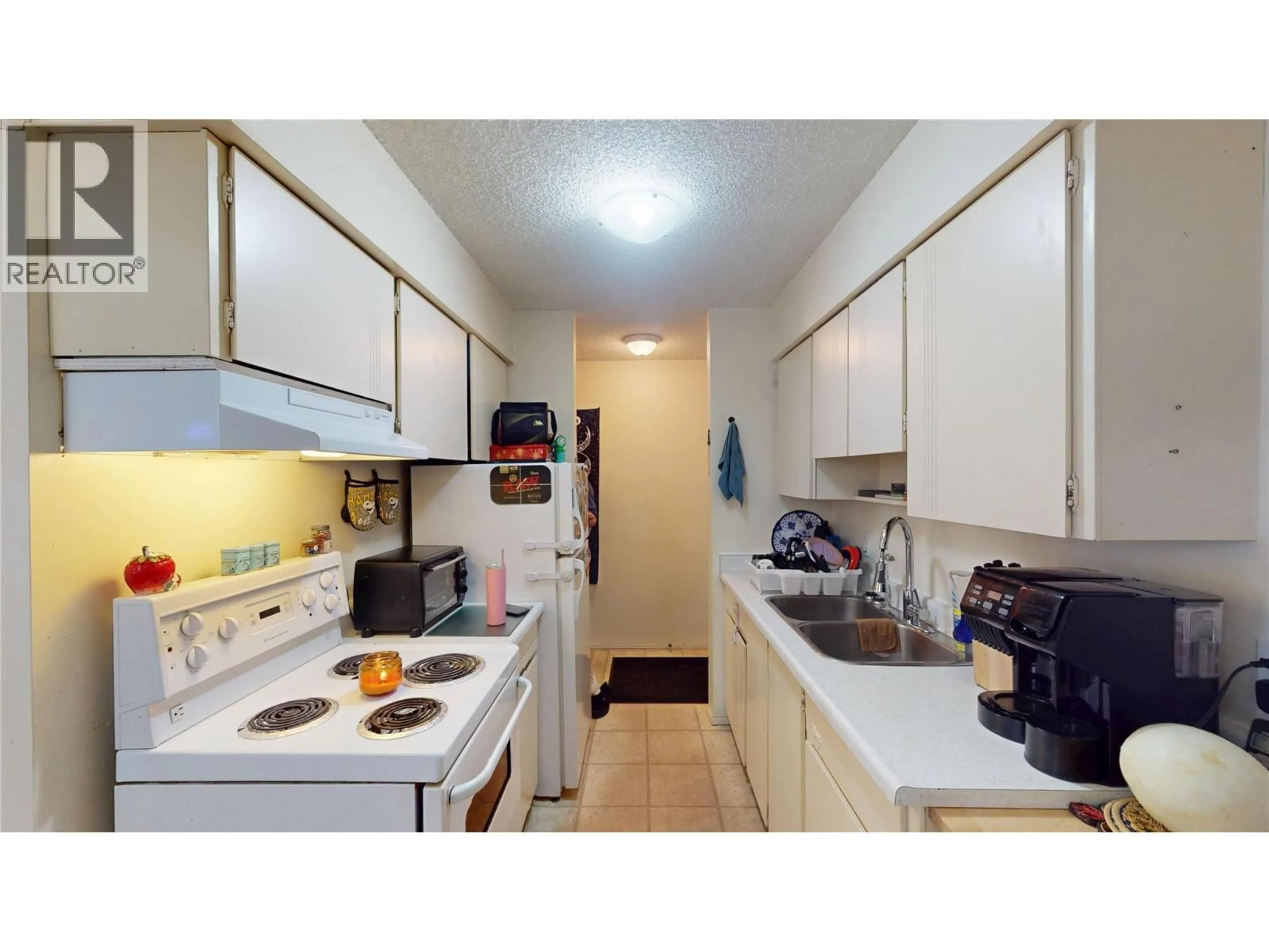 Standard kitchen, unknown for 207 - 2117 2ND STREET NORTH, Cranbrook British Columbia V1C3L4