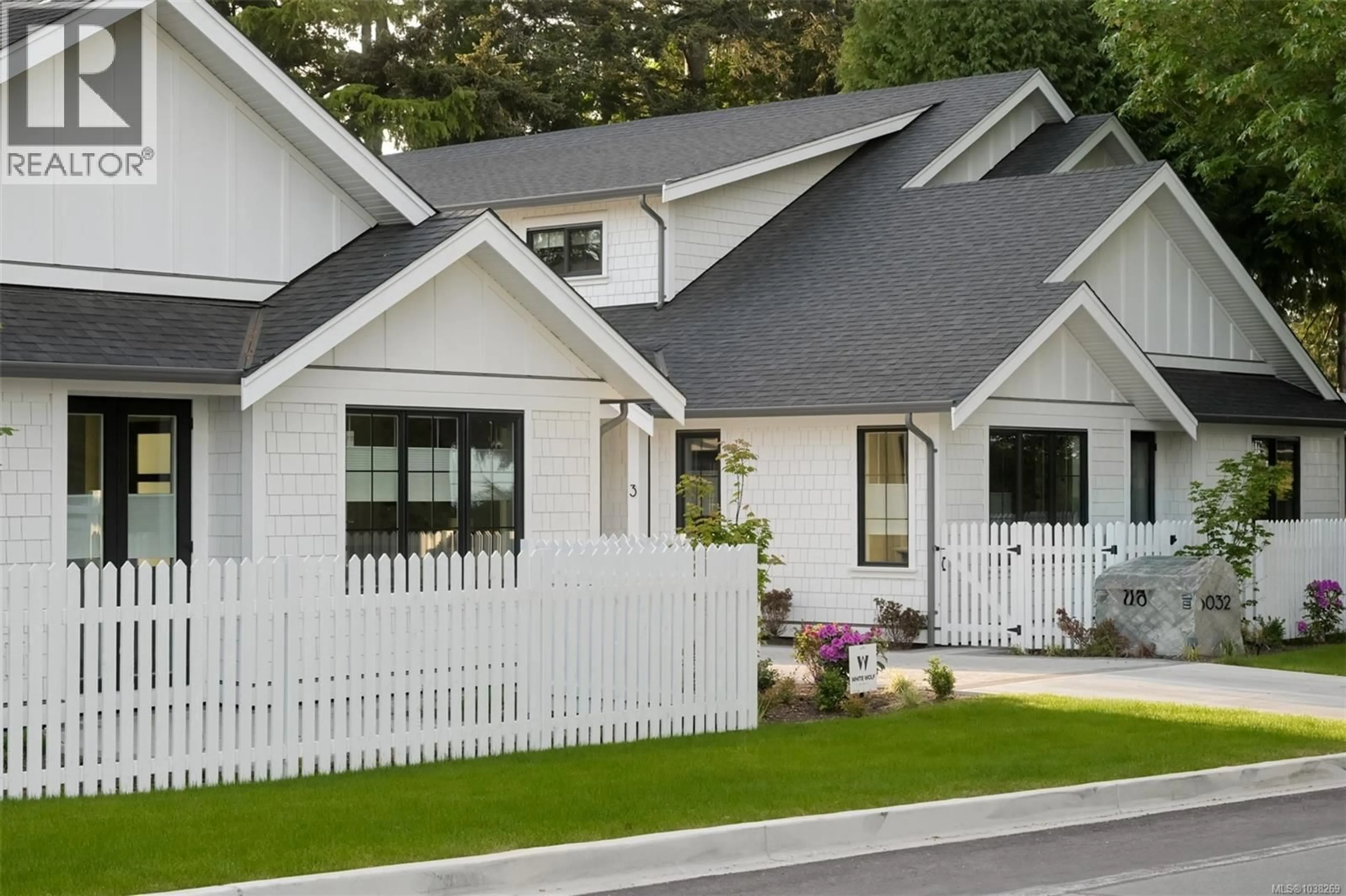 Home with vinyl exterior material, street for 3 - 5032 WESLEY ROAD, Saanich British Columbia V8Y1Z4