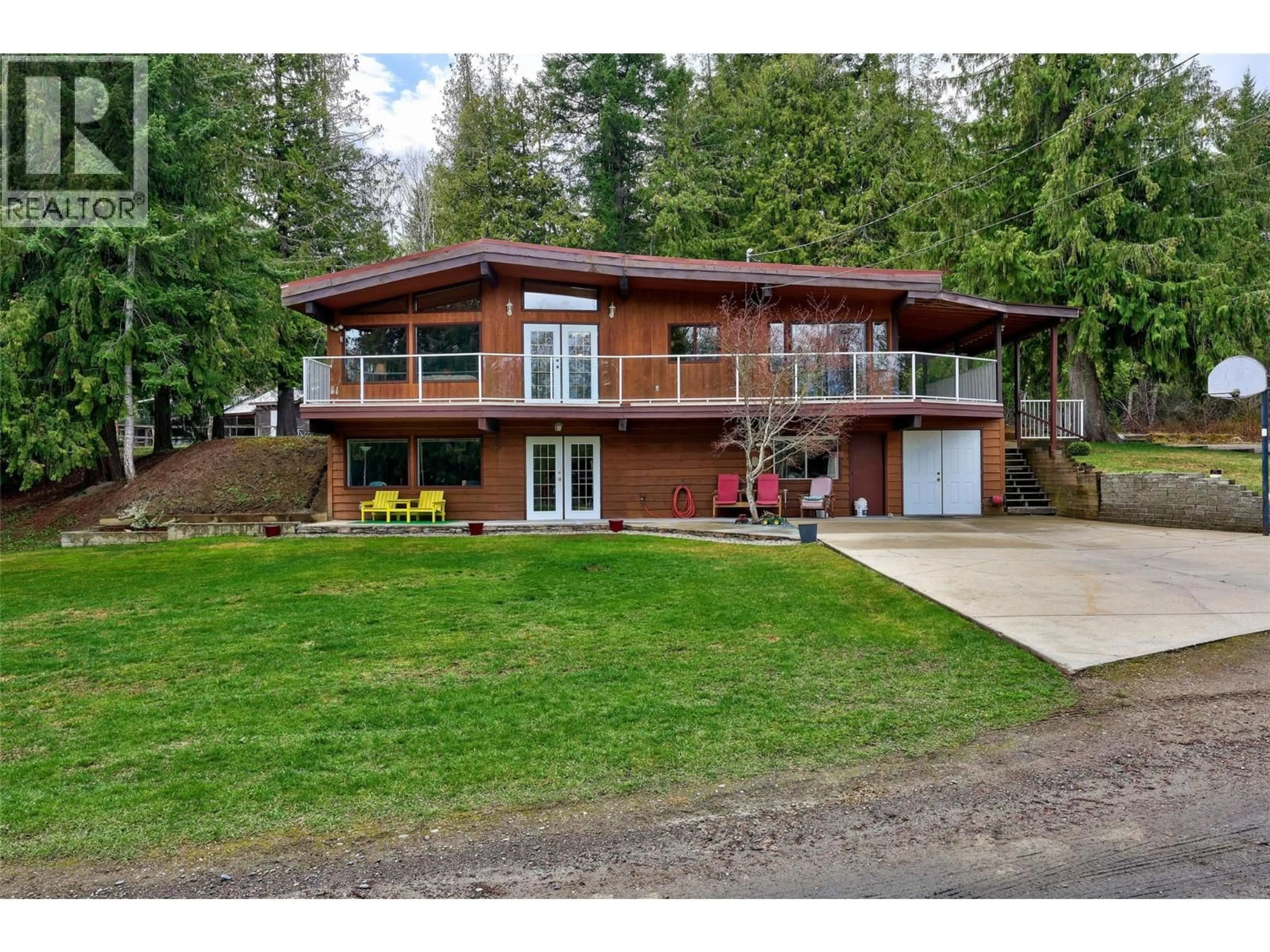 Home with vinyl exterior material, unknown for 906 DILWORTH ROAD, Sorrento British Columbia V0E2W1