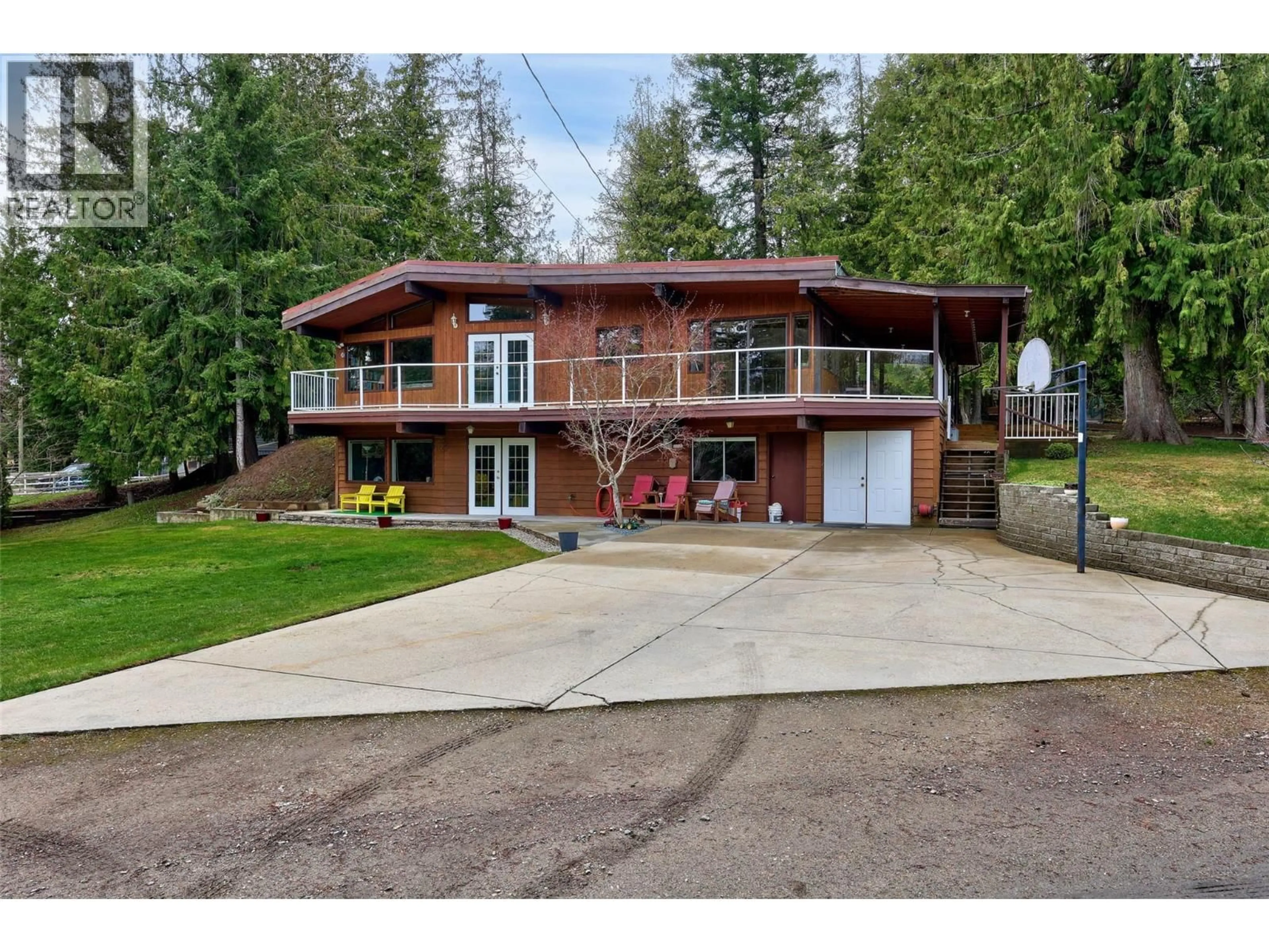 Home with vinyl exterior material, unknown for 906 DILWORTH ROAD, Sorrento British Columbia V0E2W1