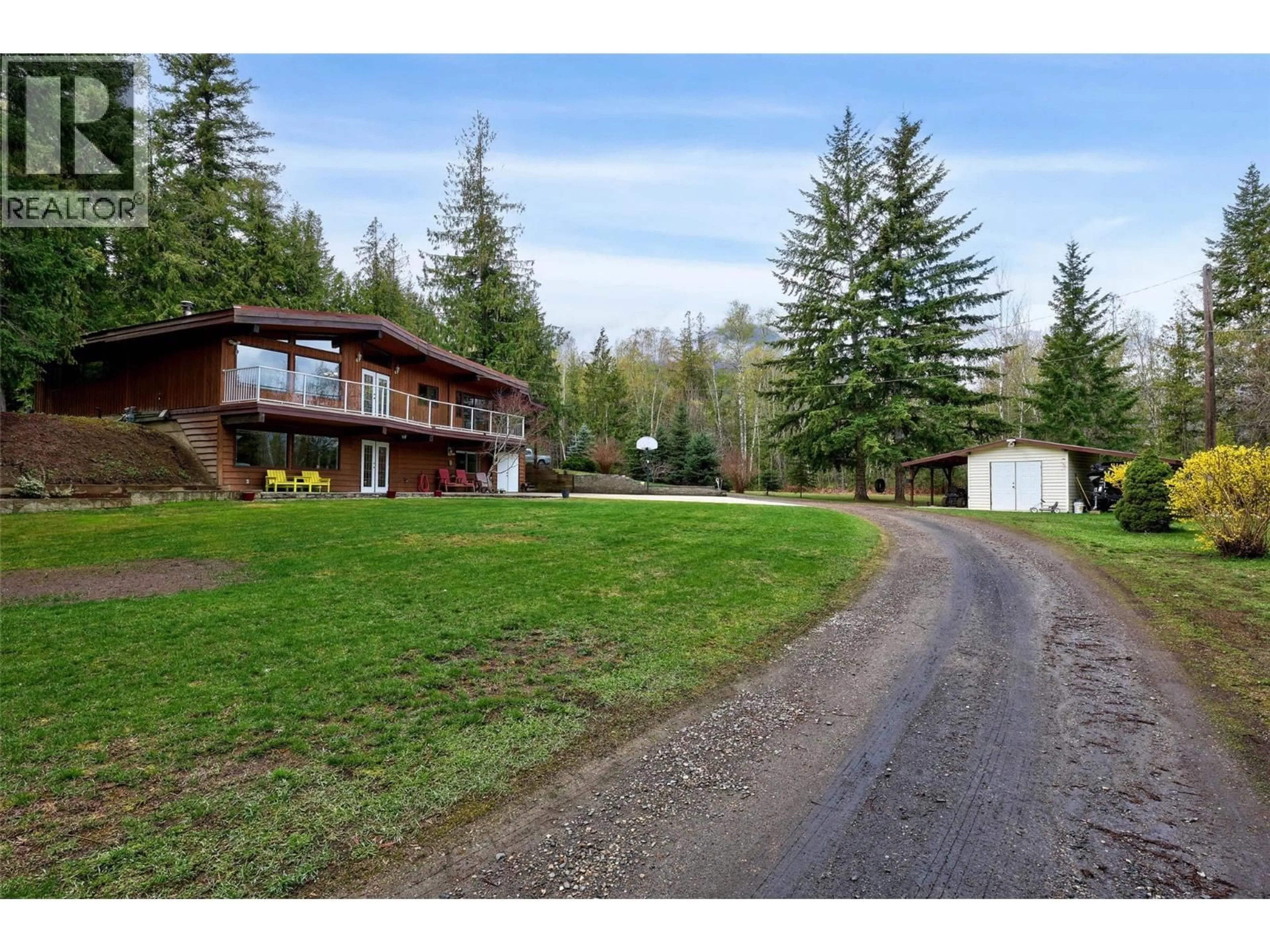 A pic from outside/outdoor area/front of a property/back of a property/a pic from drone, mountain view for 906 DILWORTH ROAD, Sorrento British Columbia V0E2W1