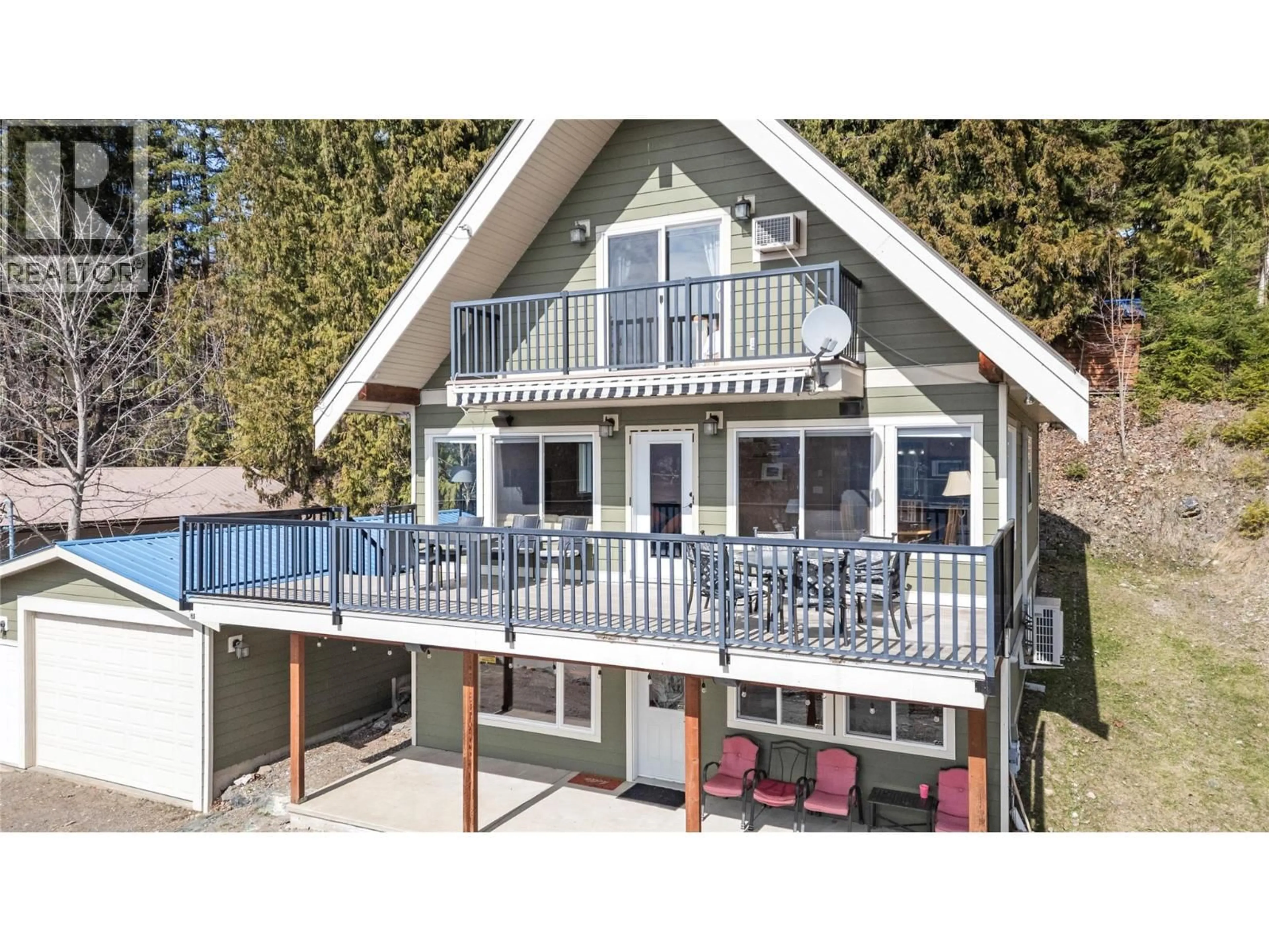 Home with vinyl exterior material, water/lake/river/ocean view for 7577 SQUILAX ANGLEMONT ROAD, Anglemont British Columbia V0E1M8