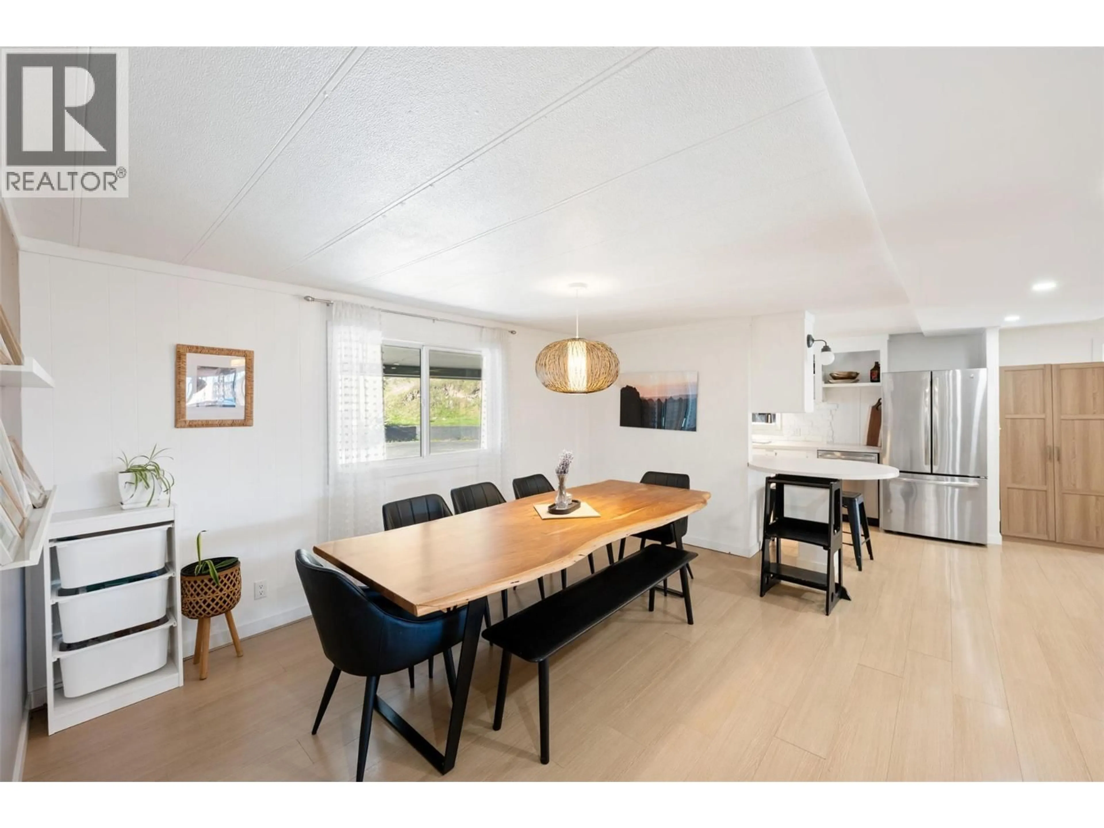 Dining room, wood/laminate floor for 141 CYPRESS AVENUE, Kaleden British Columbia v0h1k0