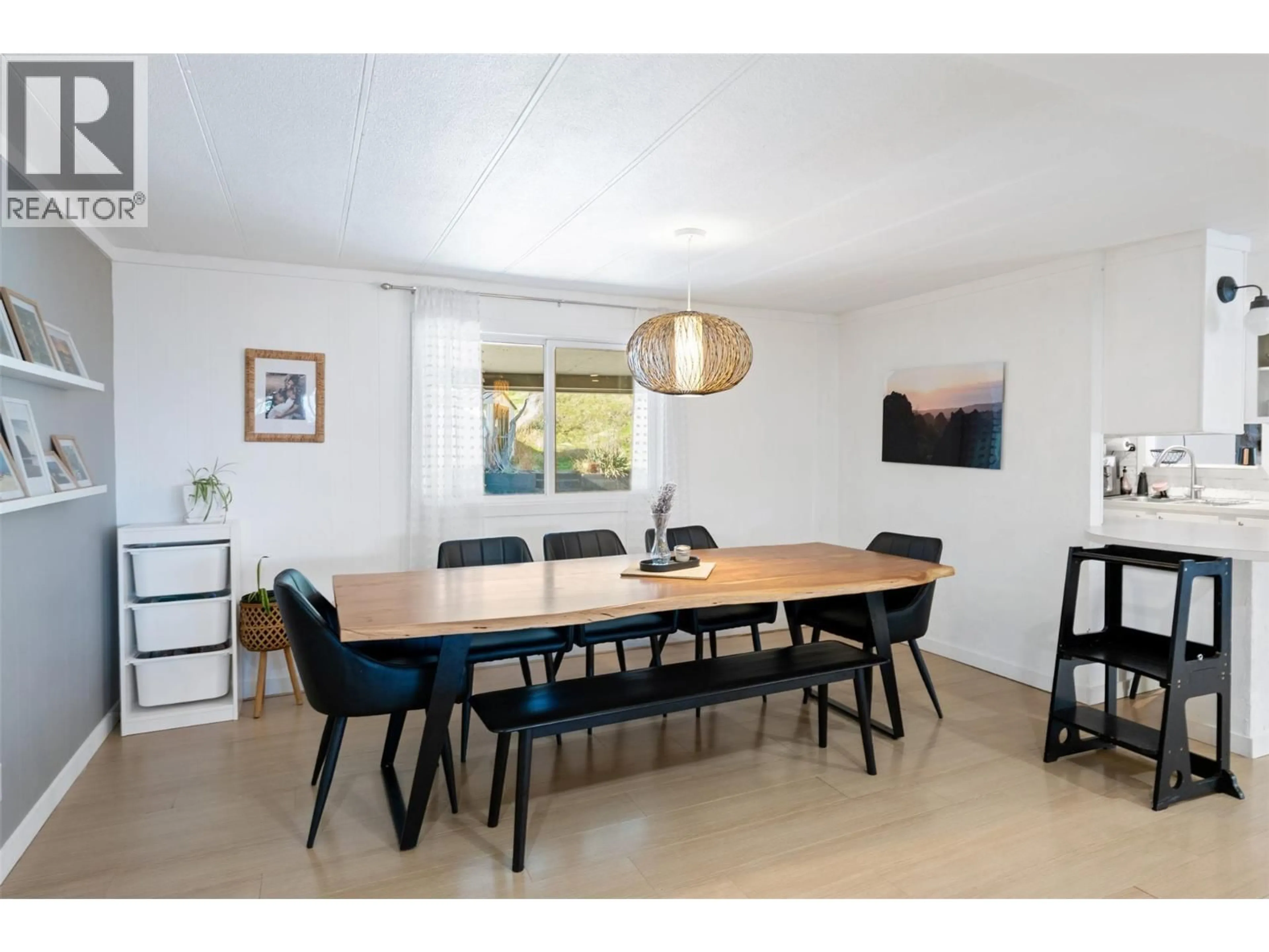 Dining room, wood/laminate floor for 141 CYPRESS AVENUE, Kaleden British Columbia v0h1k0
