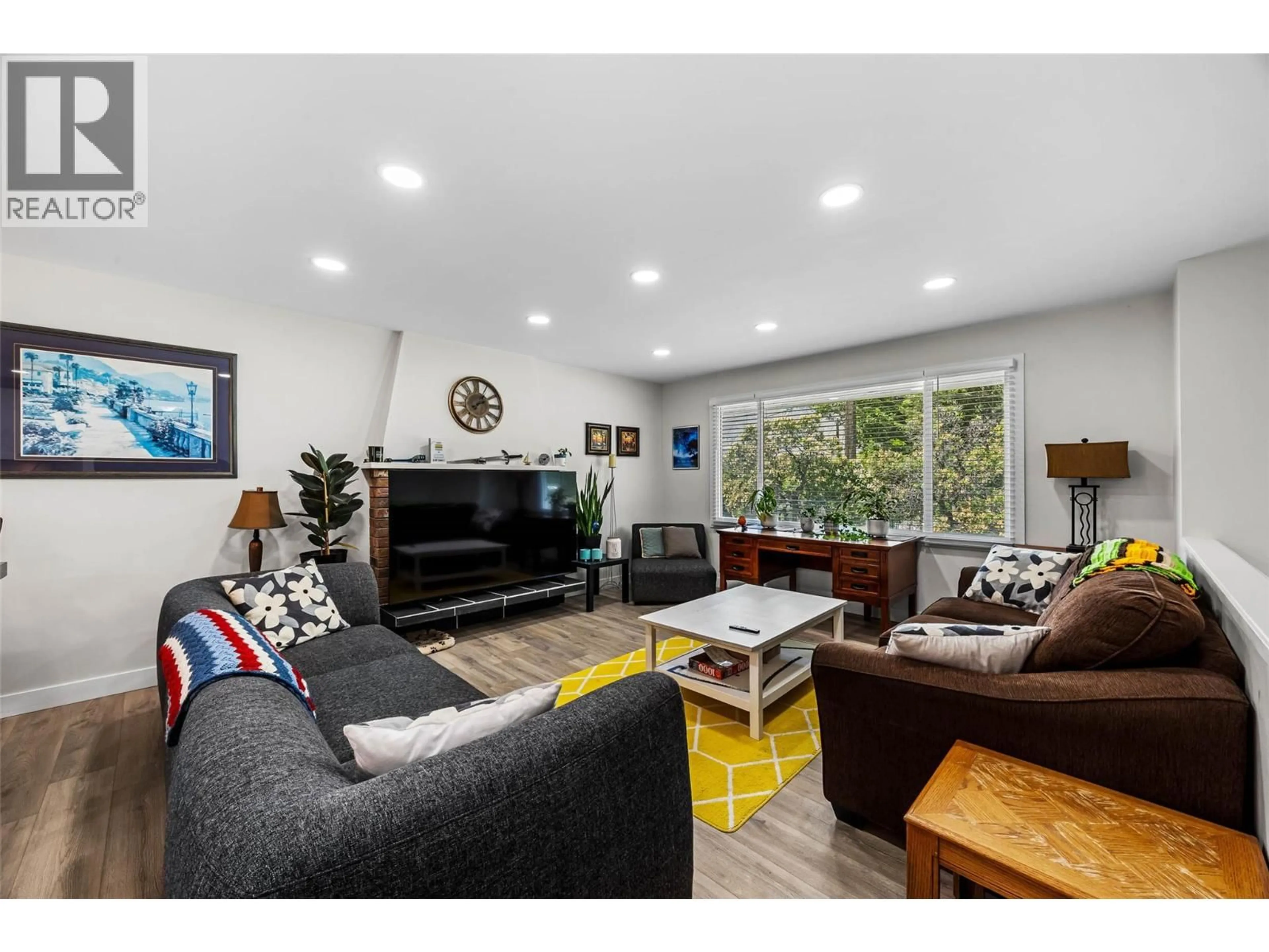 Living room with furniture, wood/laminate floor for 2103 VALLEYVIEW DRIVE, Kamloops British Columbia V2C4C3