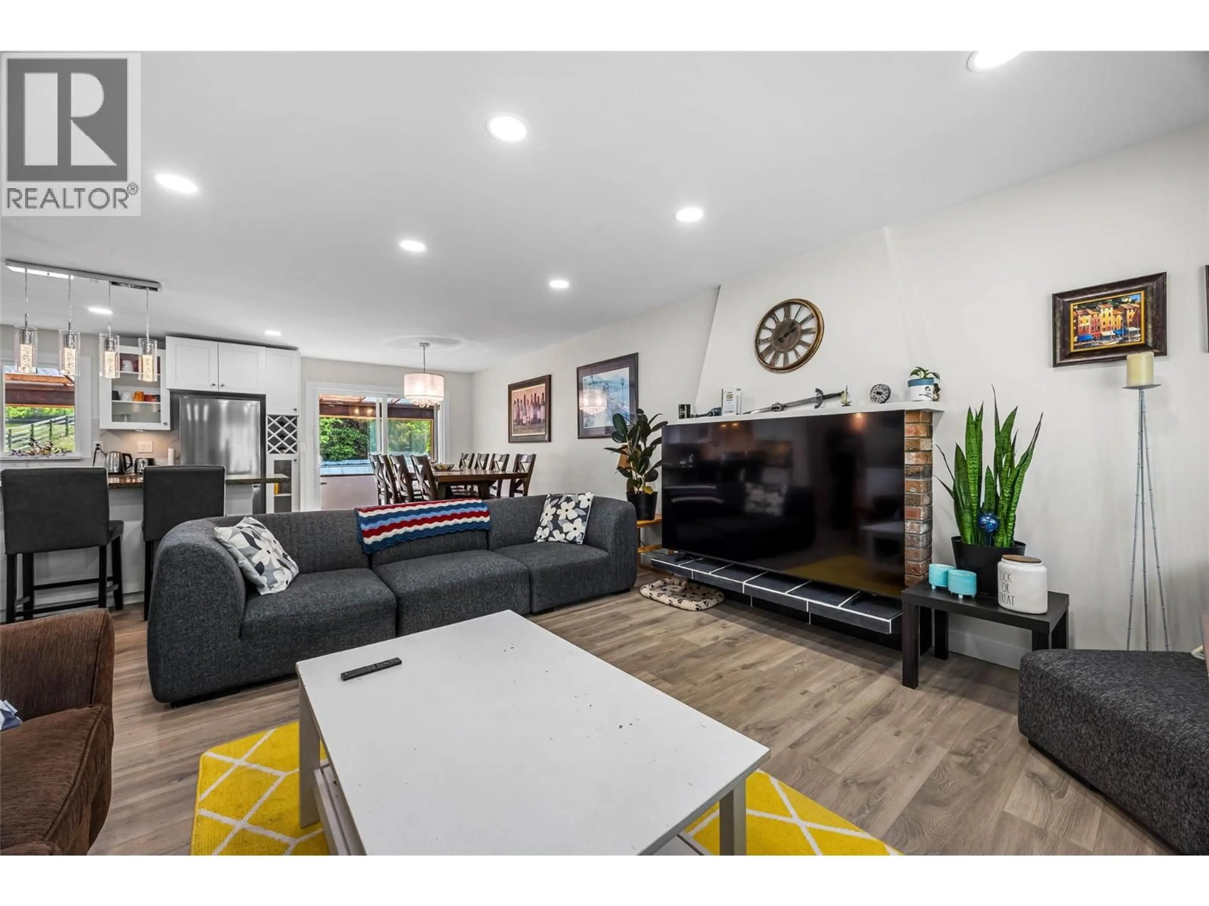 Living room with furniture, unknown for 2103 VALLEYVIEW DRIVE, Kamloops British Columbia V2C4C3