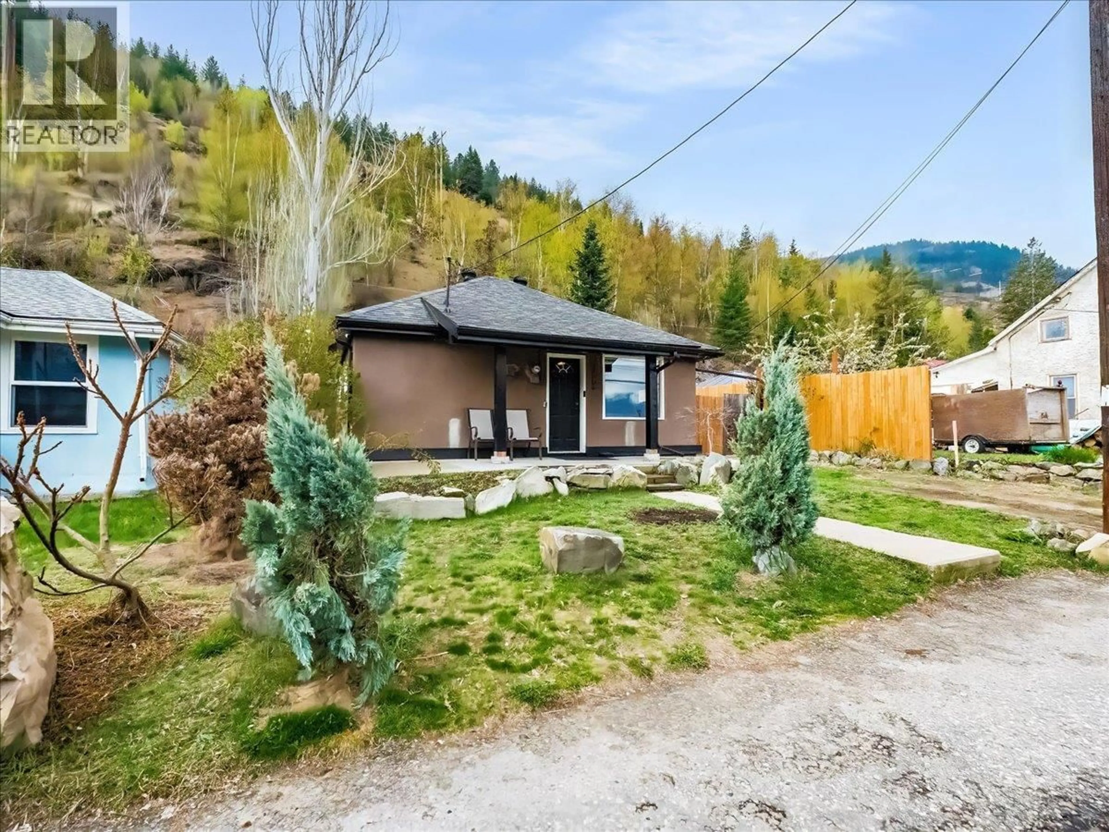 A pic from outside/outdoor area/front of a property/back of a property/a pic from drone, mountain view for 2006 DANIEL STREET, Trail British Columbia V1R4G9
