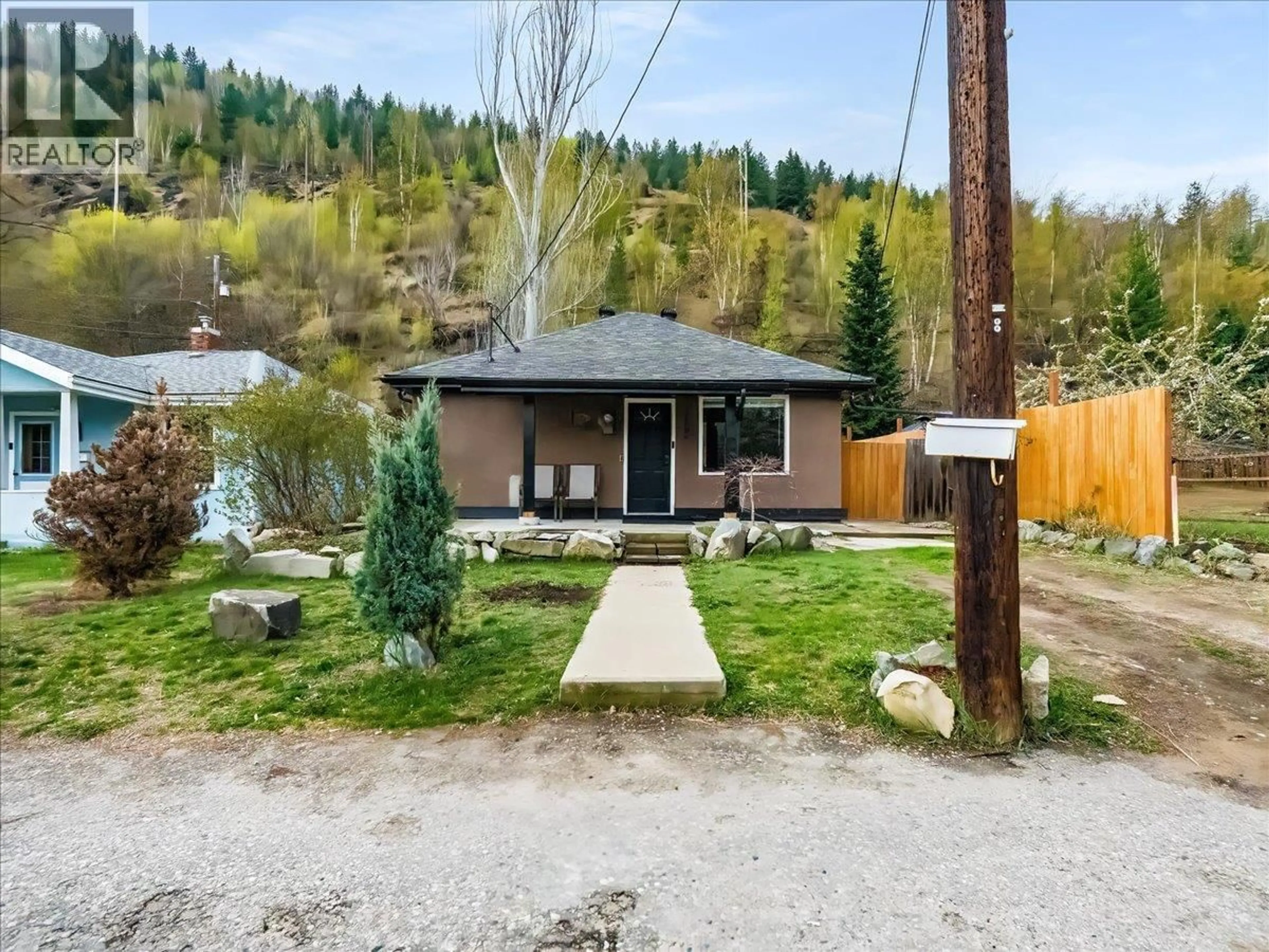 A pic from outside/outdoor area/front of a property/back of a property/a pic from drone, water/lake/river/ocean view for 2006 DANIEL STREET, Trail British Columbia V1R4G9