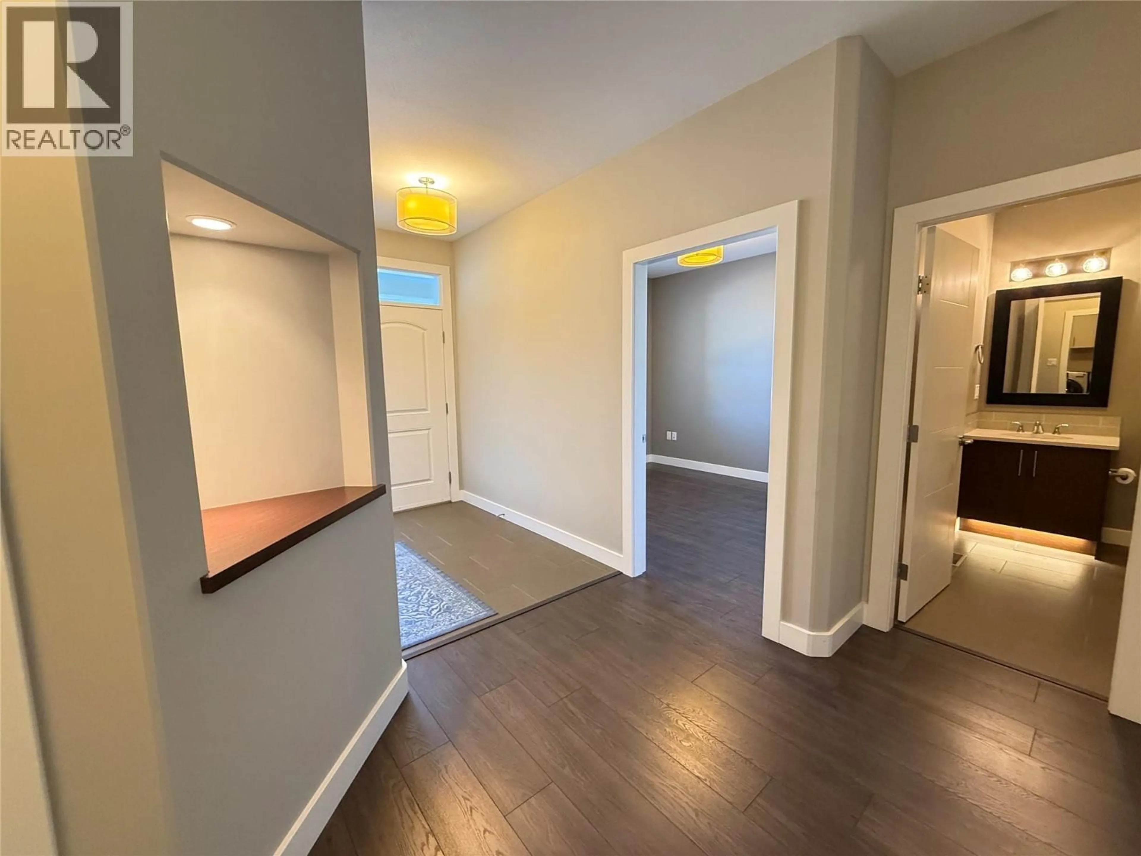 Indoor entryway for 169 - 170 STOCKS CRESCENT, Penticton British Columbia V2A9C6