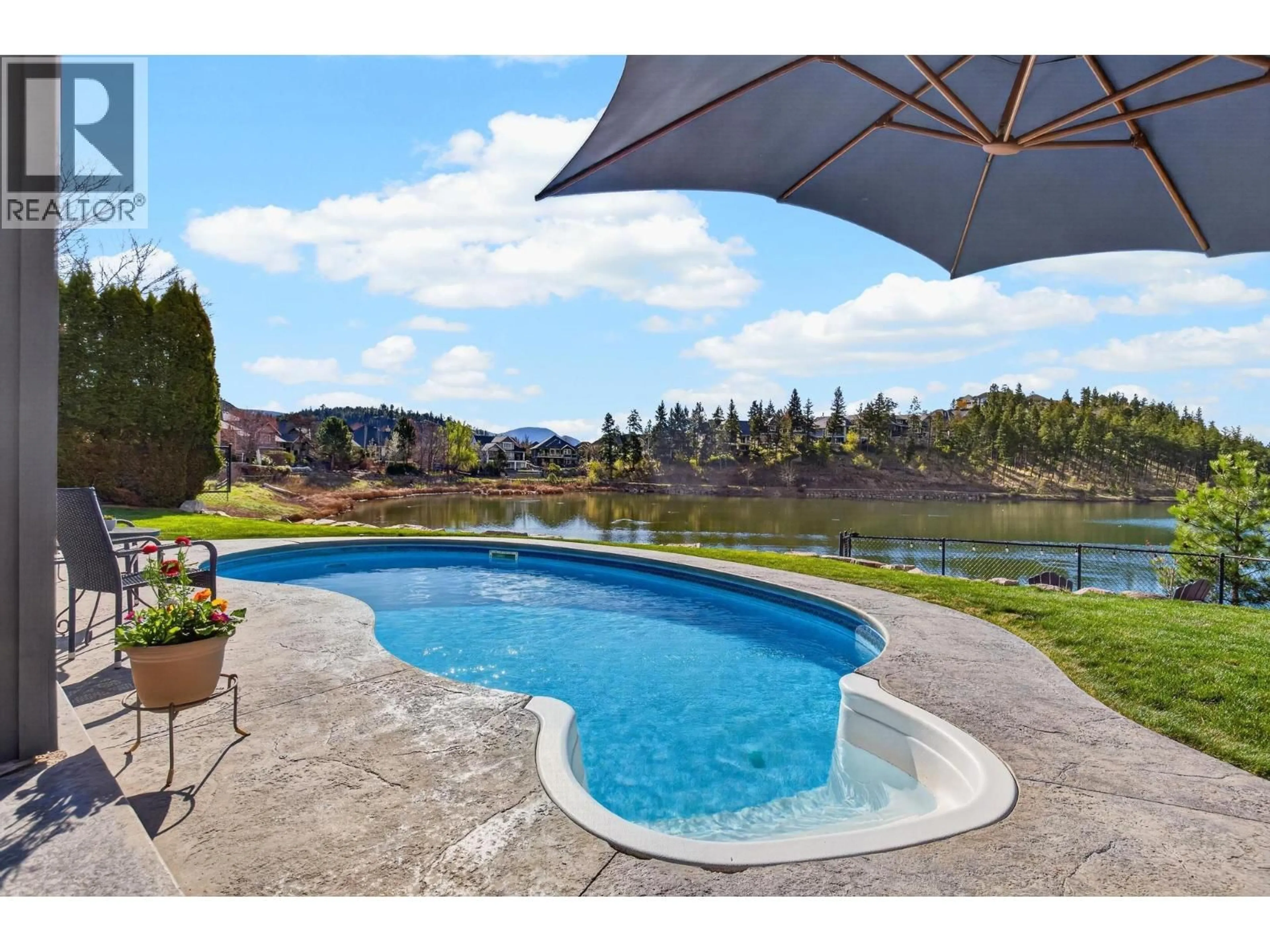 Pool for 1894 HIDDEN LAKE PLACE, Kelowna British Columbia V1V2W8