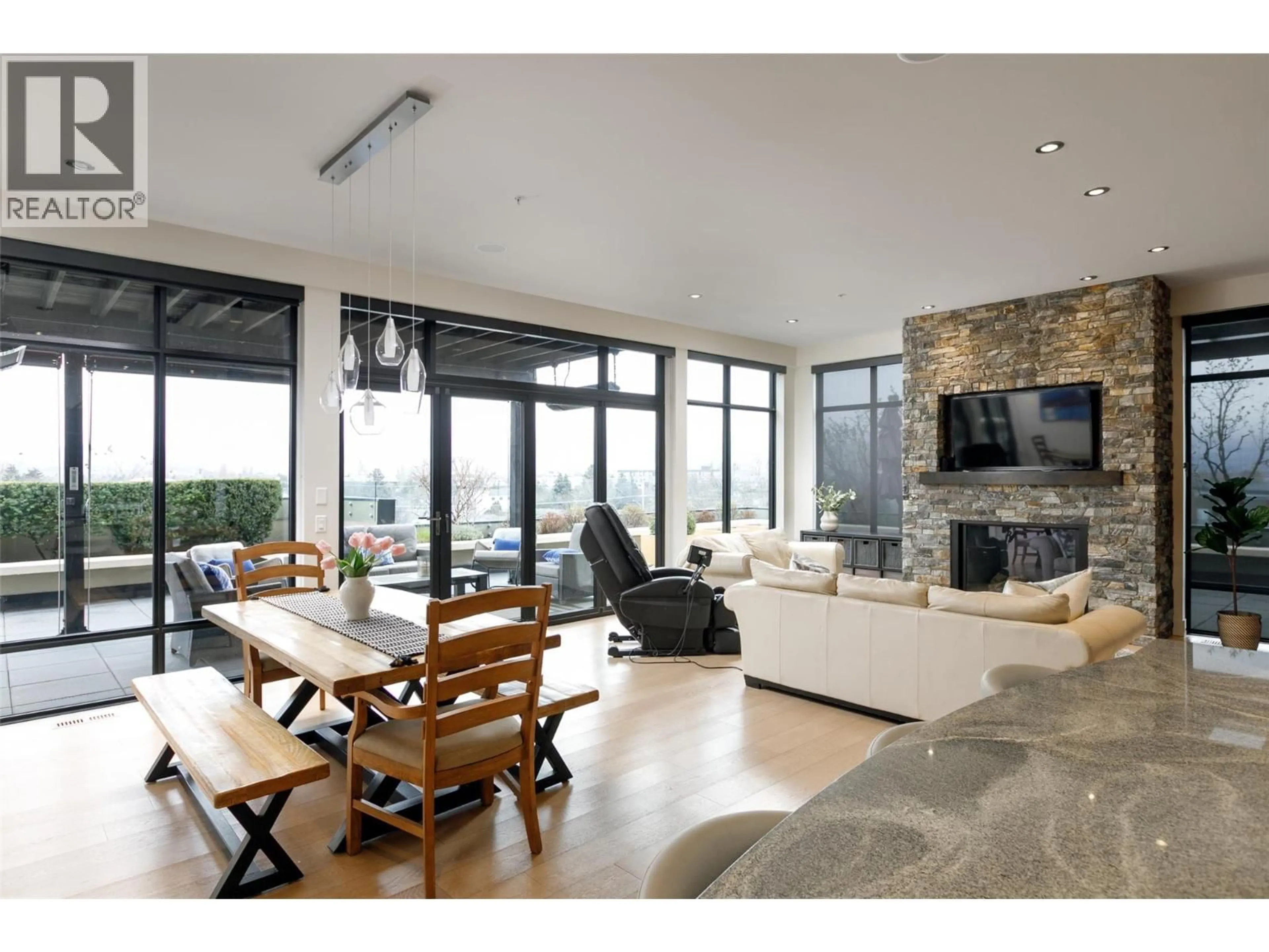 Living room with furniture, unknown for 501 - 550 WEST AVENUE, Kelowna British Columbia V1Y4Z4