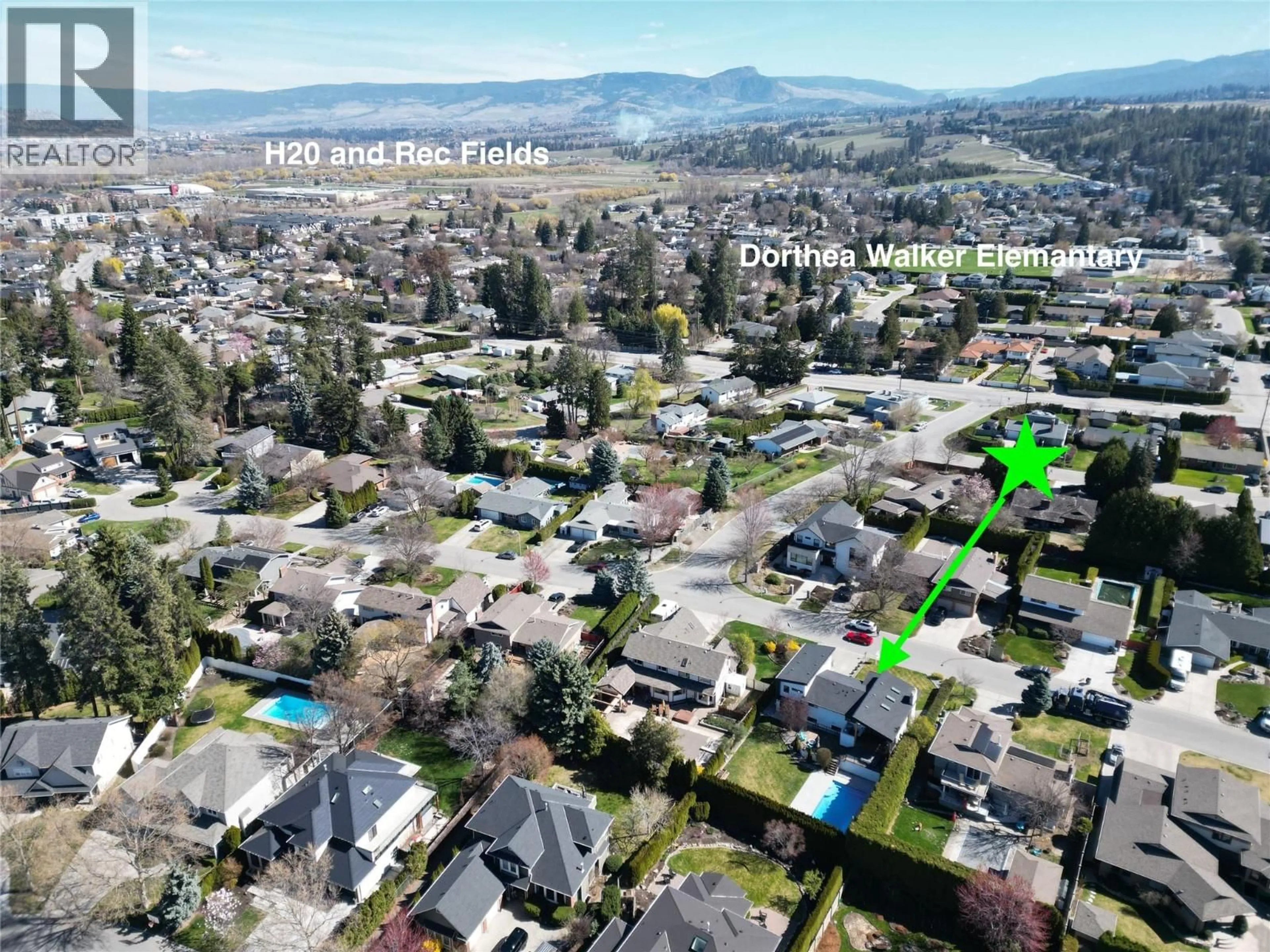 A pic from outside/outdoor area/front of a property/back of a property/a pic from drone, unknown for 4354 KENSINGTON DRIVE, Kelowna British Columbia V1W2L8