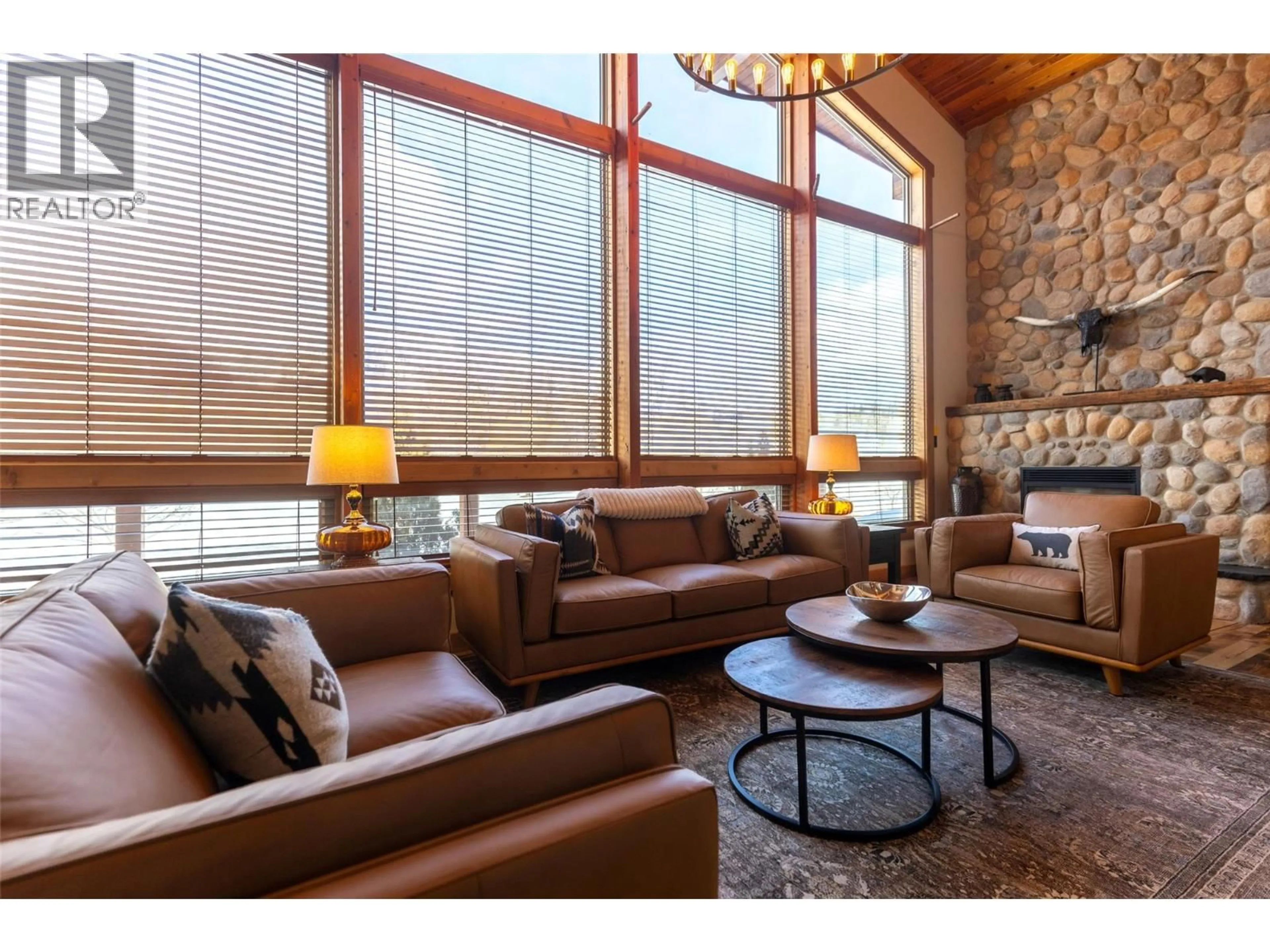 Living room with furniture, wood/laminate floor for 4061 HILL ROAD, Fernie British Columbia V0B1M4
