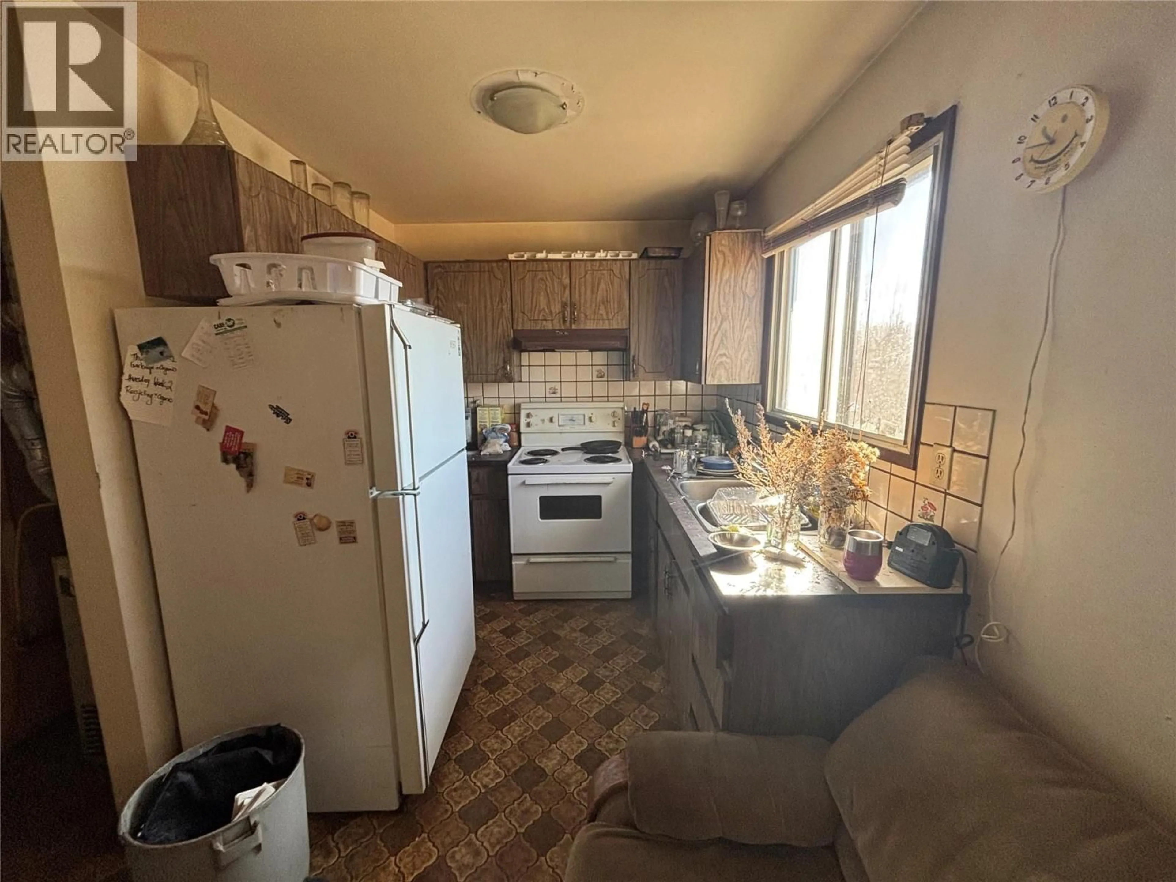 Standard kitchen, unknown for 296 WALNUT AVENUE, Kamloops British Columbia V2B1K3