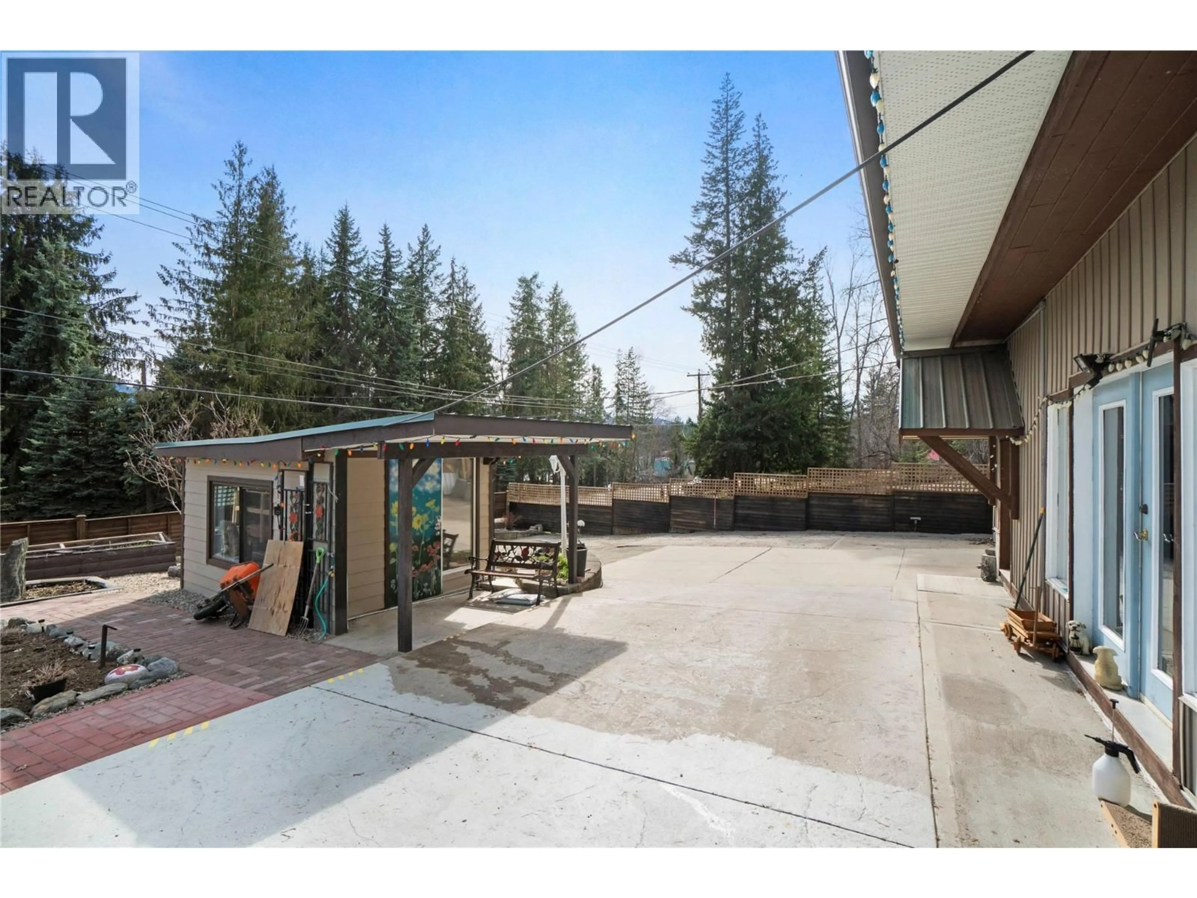 Patio, unknown for 6327 SQUILAX-ANGLEMONT ROAD, Magna Bay British Columbia V0E1M7