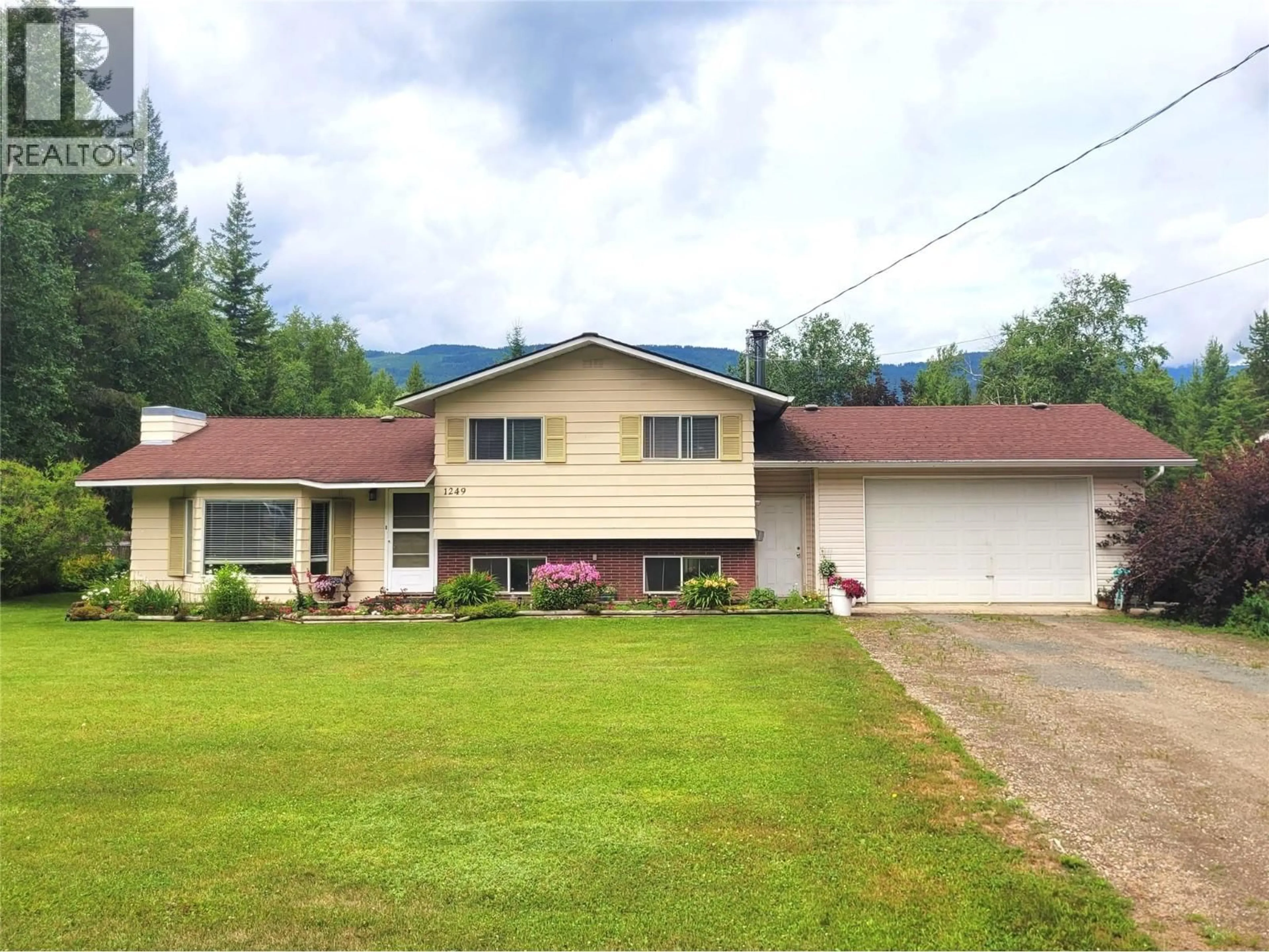 A pic from outside/outdoor area/front of a property/back of a property/a pic from drone, mountain view for 1249 THOMPSON DRIVE, Clearwater British Columbia V0E1N0