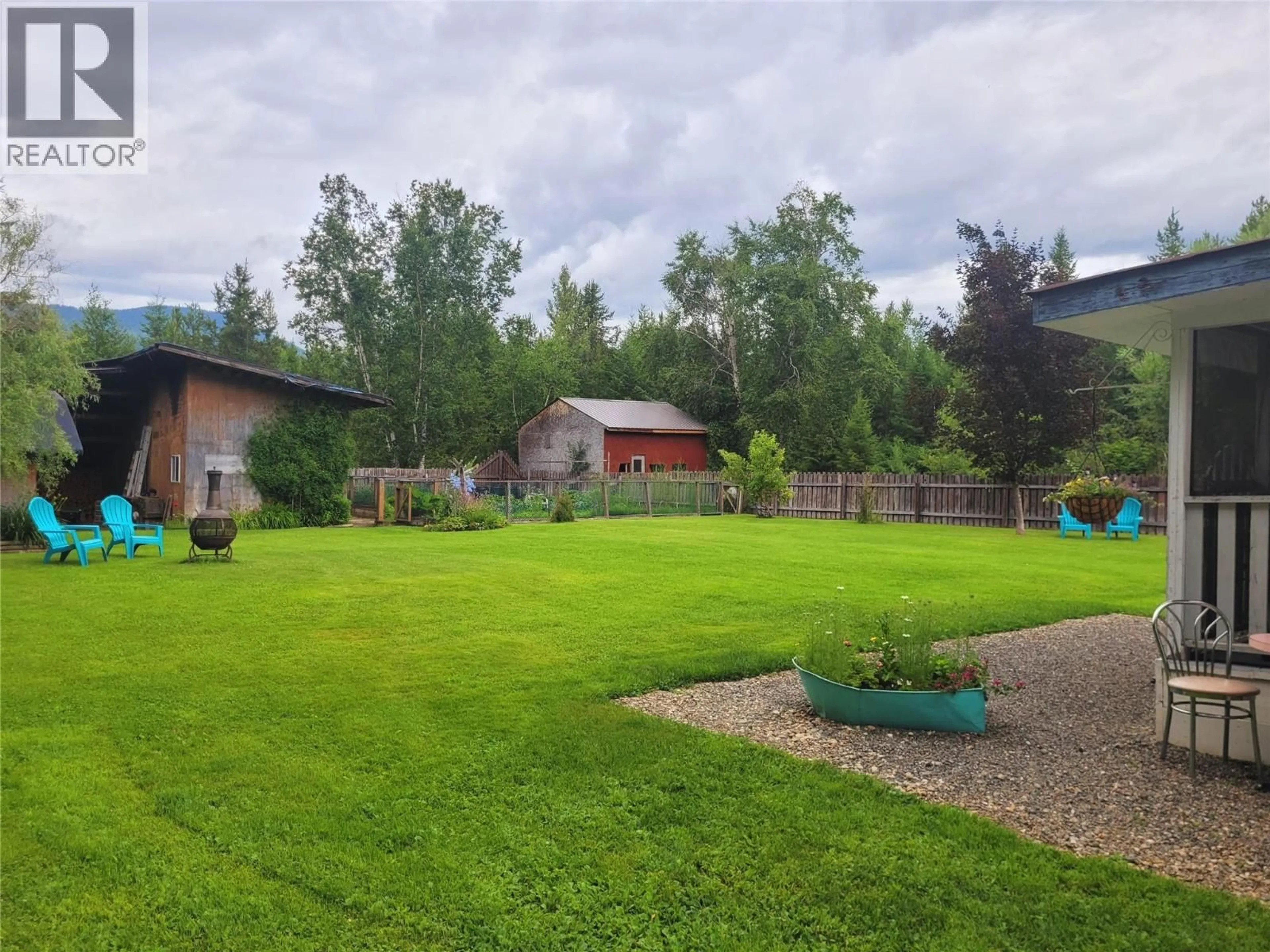 A pic from outside/outdoor area/front of a property/back of a property/a pic from drone, unknown for 1249 THOMPSON DRIVE, Clearwater British Columbia V0E1N0