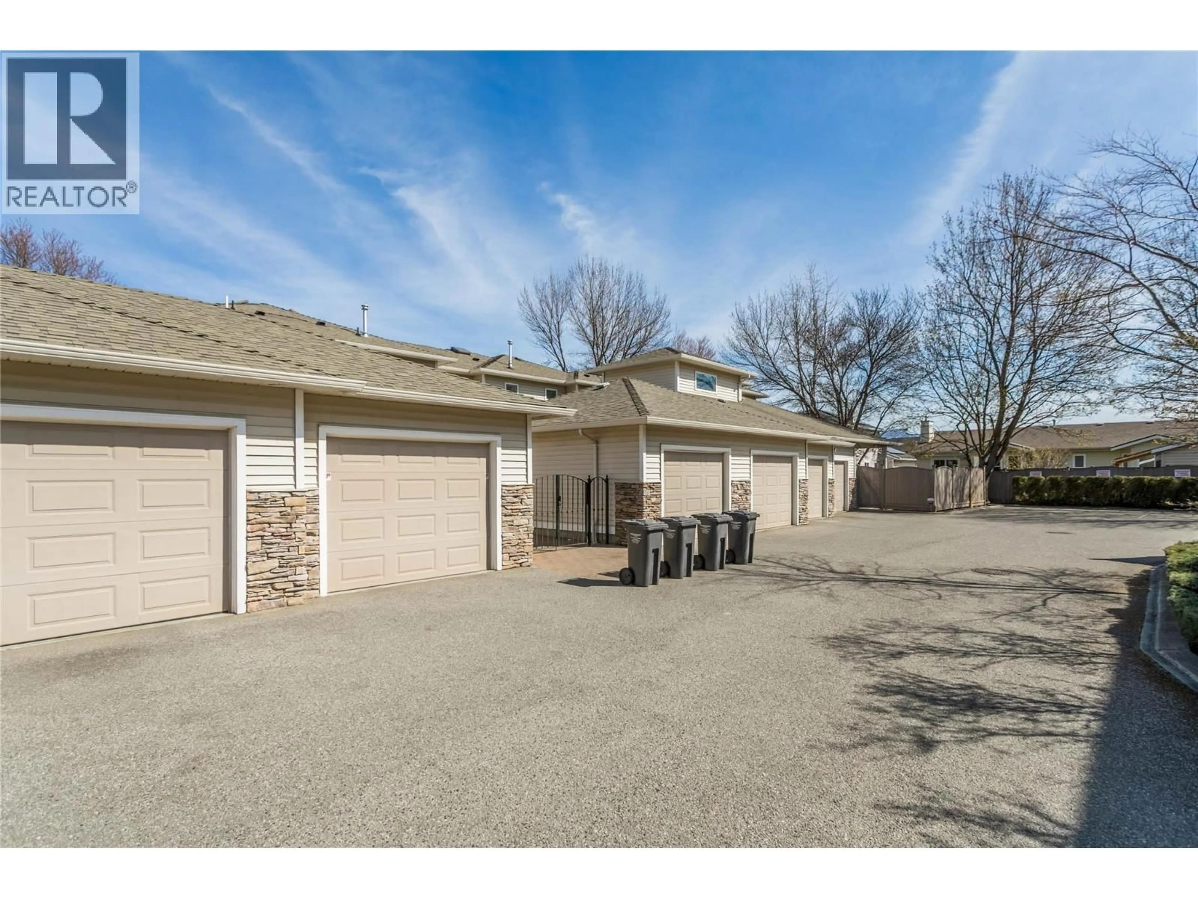 Indoor garage for 102 - 4049 LAKESHORE ROAD, Kelowna British Columbia V1W1V7