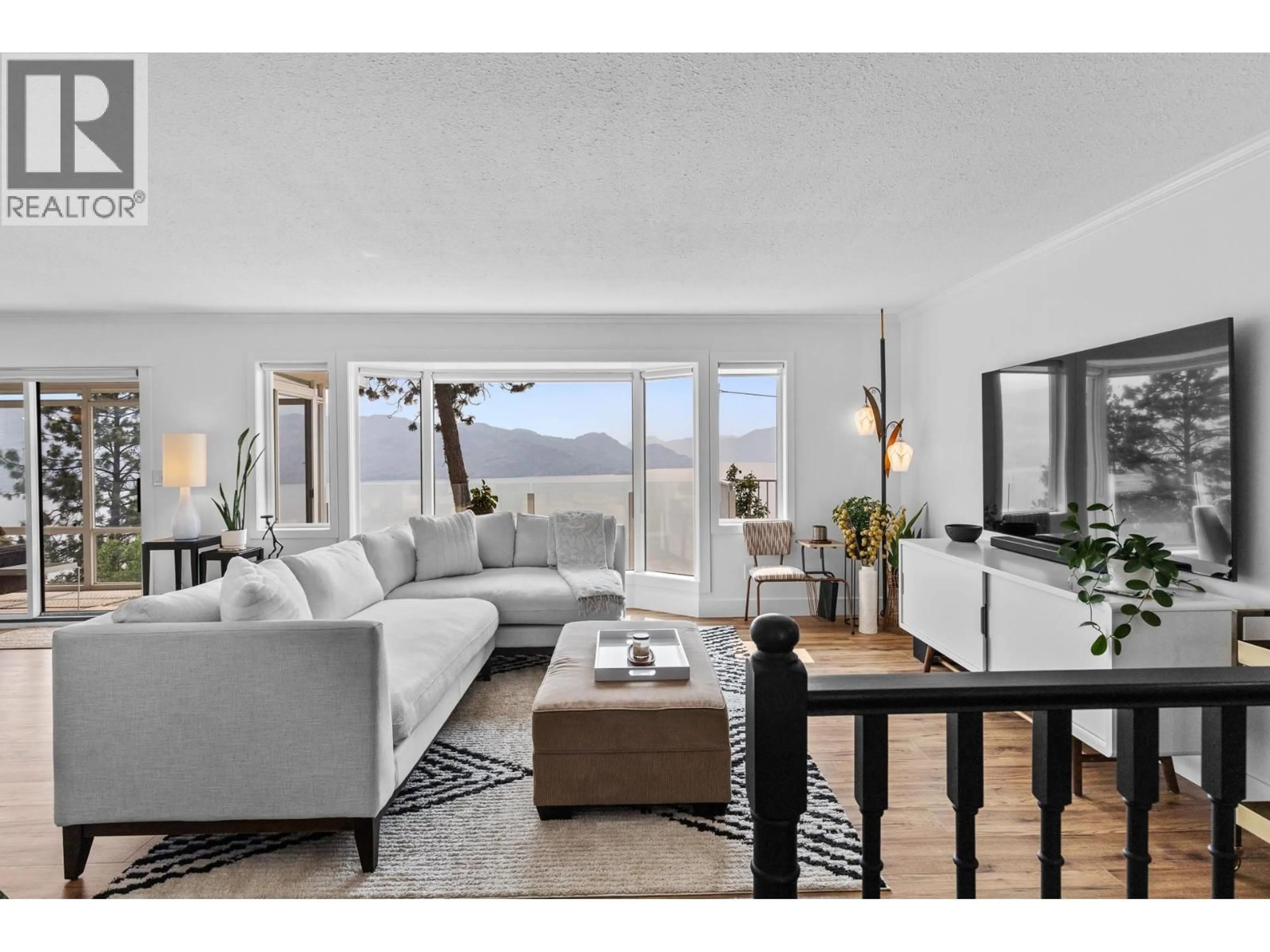 Living room with furniture, unknown for 4215 6TH AVENUE, Peachland British Columbia V0H1X5