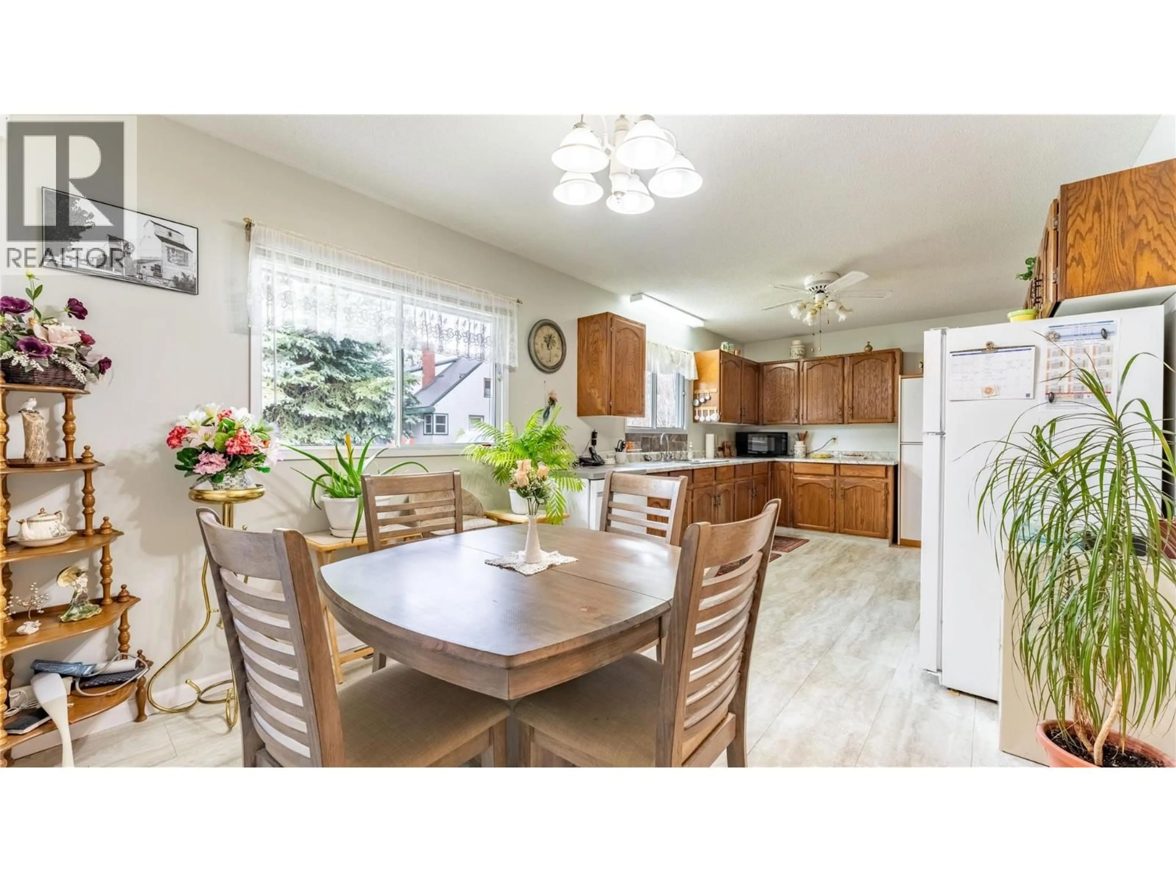Open concept kitchen, unknown for 234 12TH AVENUE NORTH, Creston British Columbia V0B1G0
