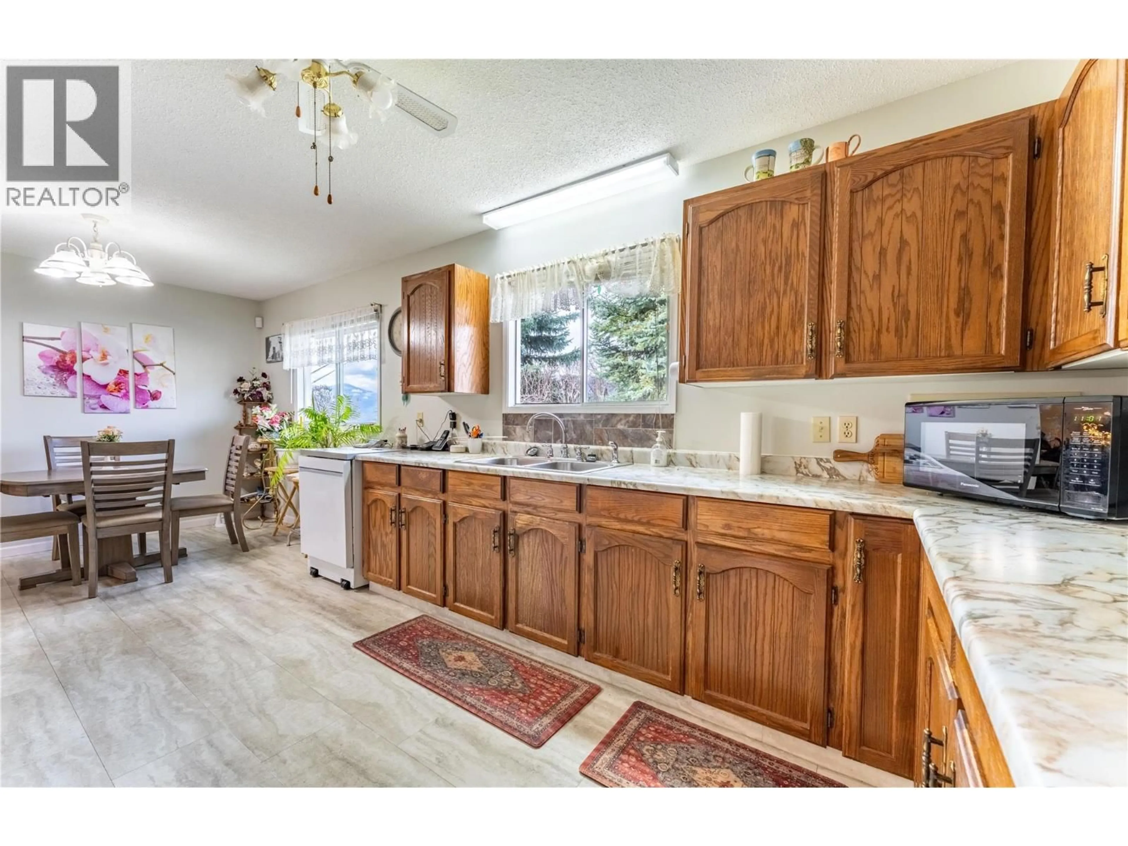 Open concept kitchen, ceramic/tile floor for 234 12TH AVENUE NORTH, Creston British Columbia V0B1G0