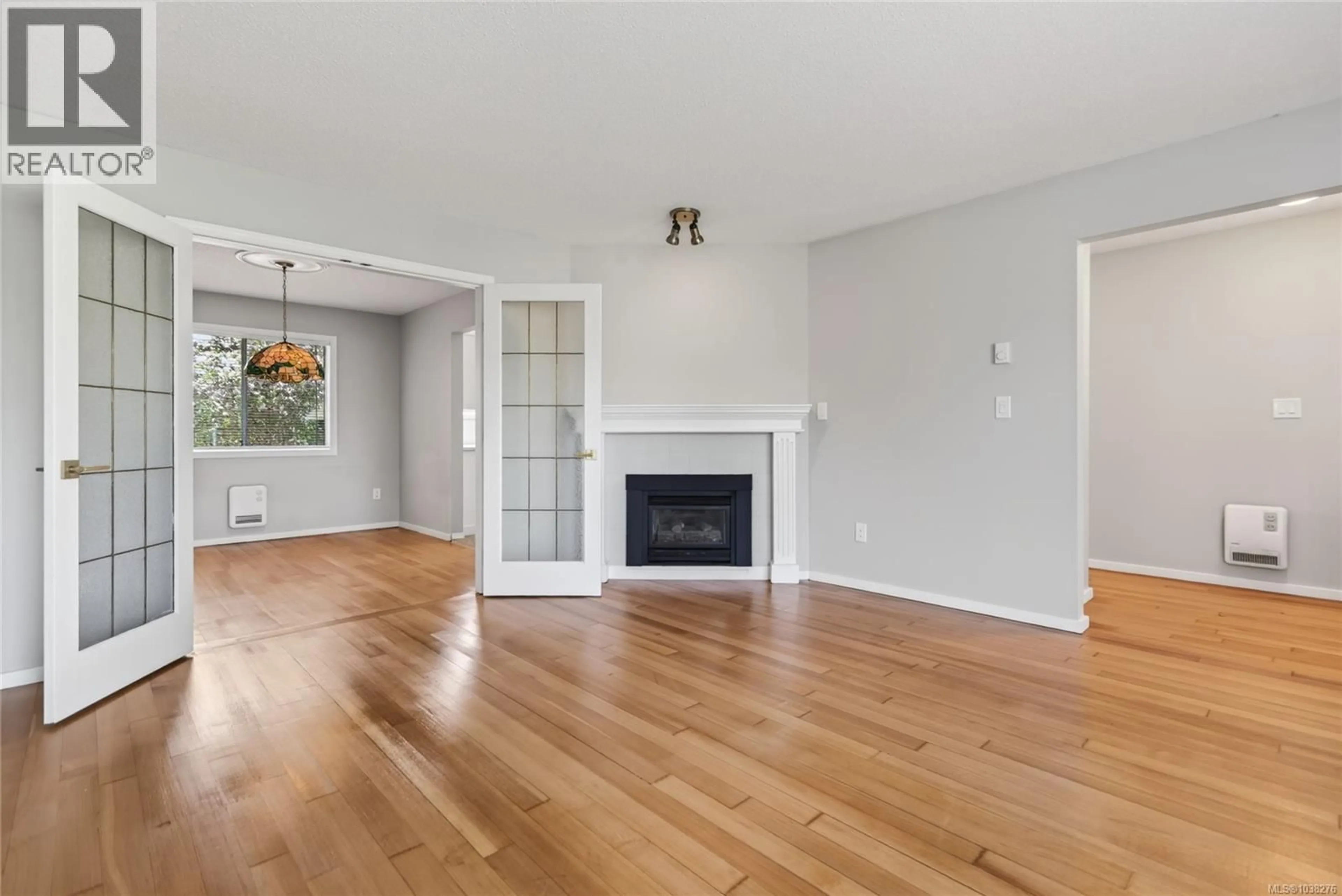 Living room with furniture, wood/laminate floor for 1377 OCEAN VIEW AVENUE, Comox British Columbia V9M3R2