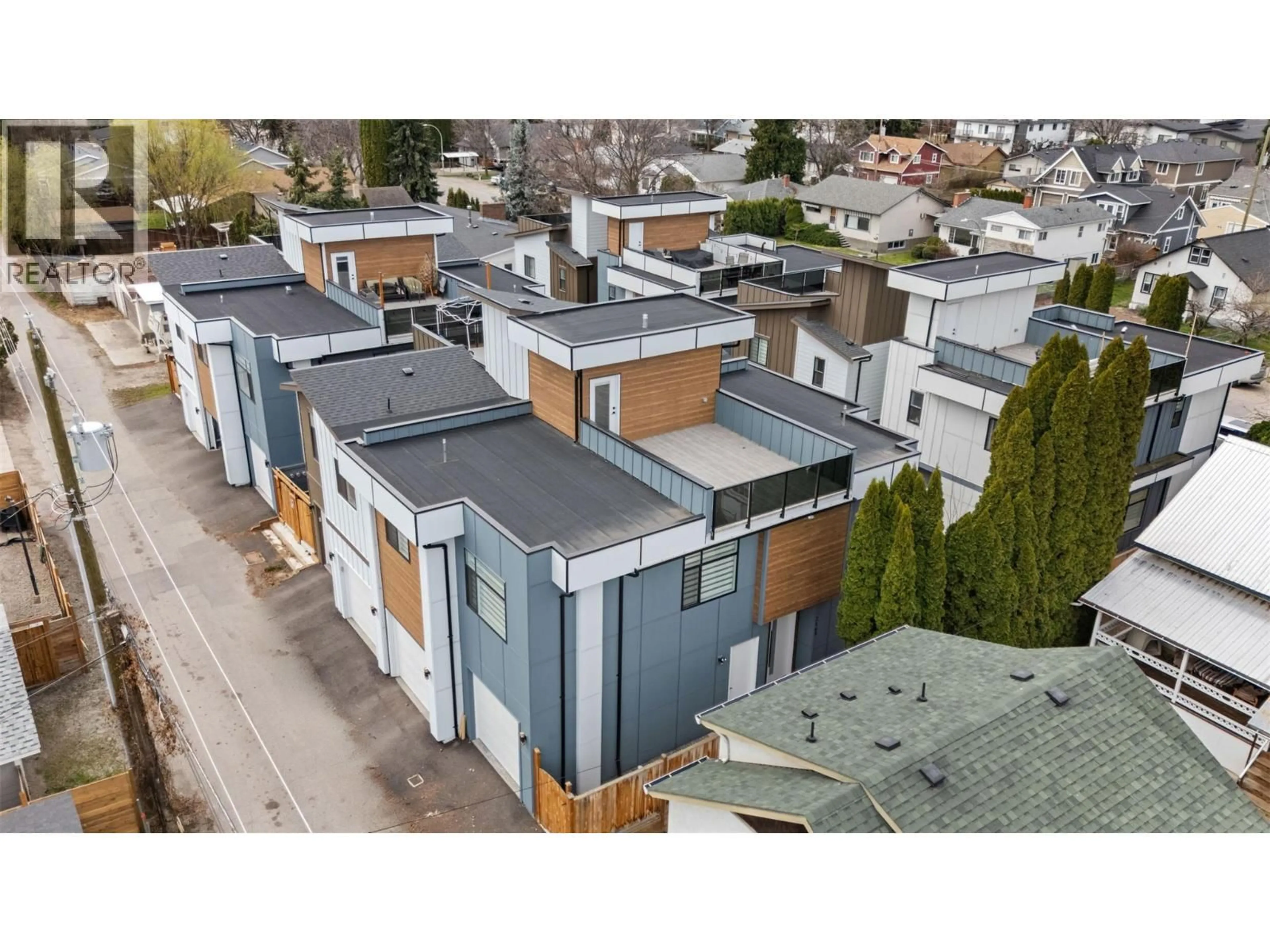 A pic from outside/outdoor area/front of a property/back of a property/a pic from drone, street for 2165 ABERDEEN STREET, Kelowna British Columbia V4B1Z8