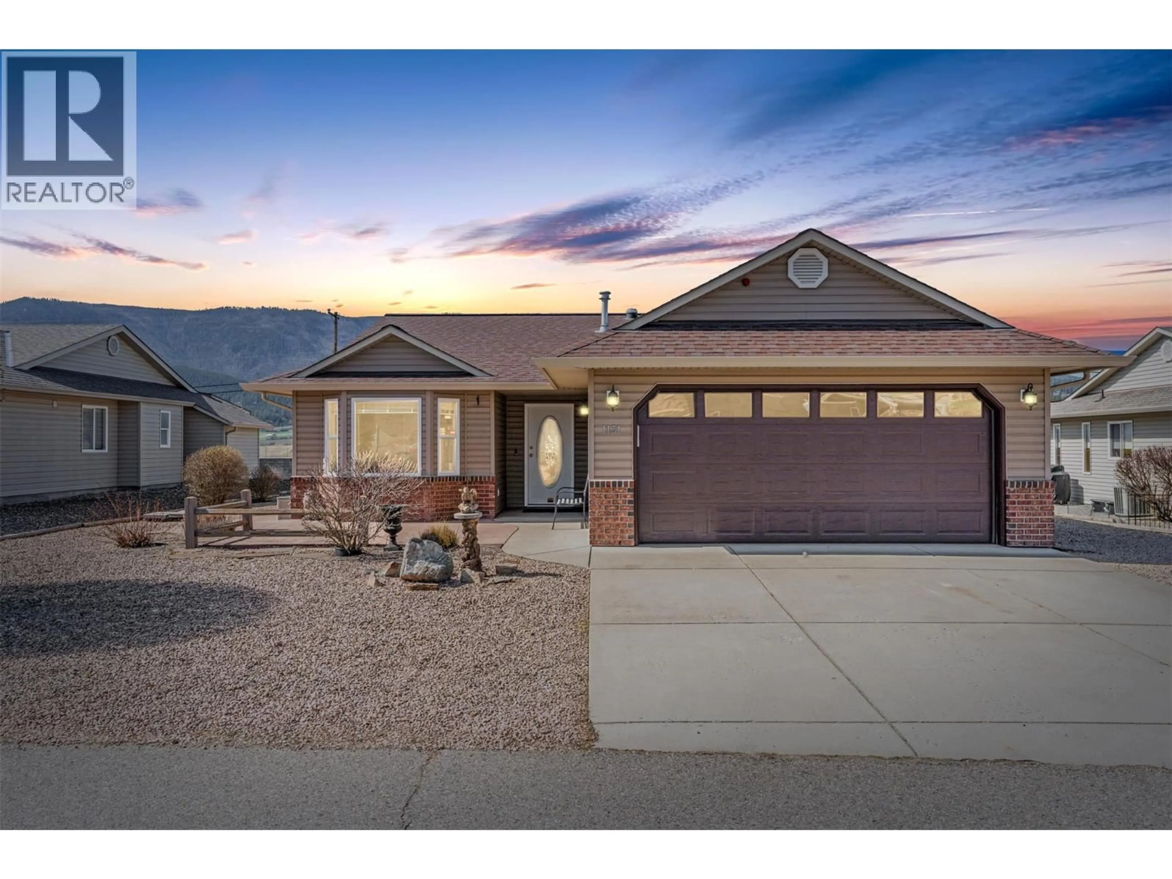 Home with vinyl exterior material, street for 1131 1 STREET NORTH, Vernon British Columbia V1H1Z1