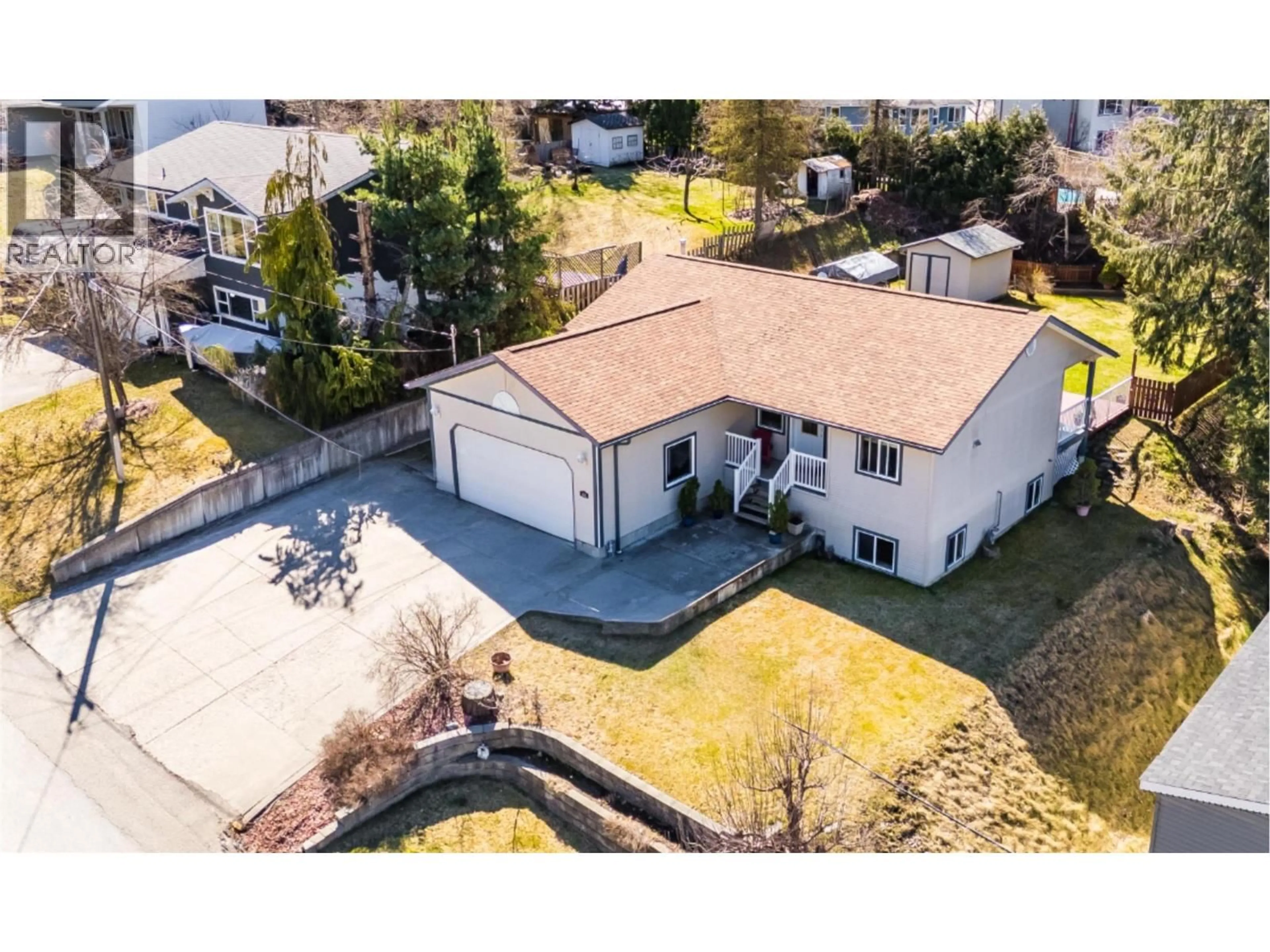 A pic from outside/outdoor area/front of a property/back of a property/a pic from drone, street for 113 CEDAR AVENUE, Fruitvale British Columbia V0G1L0