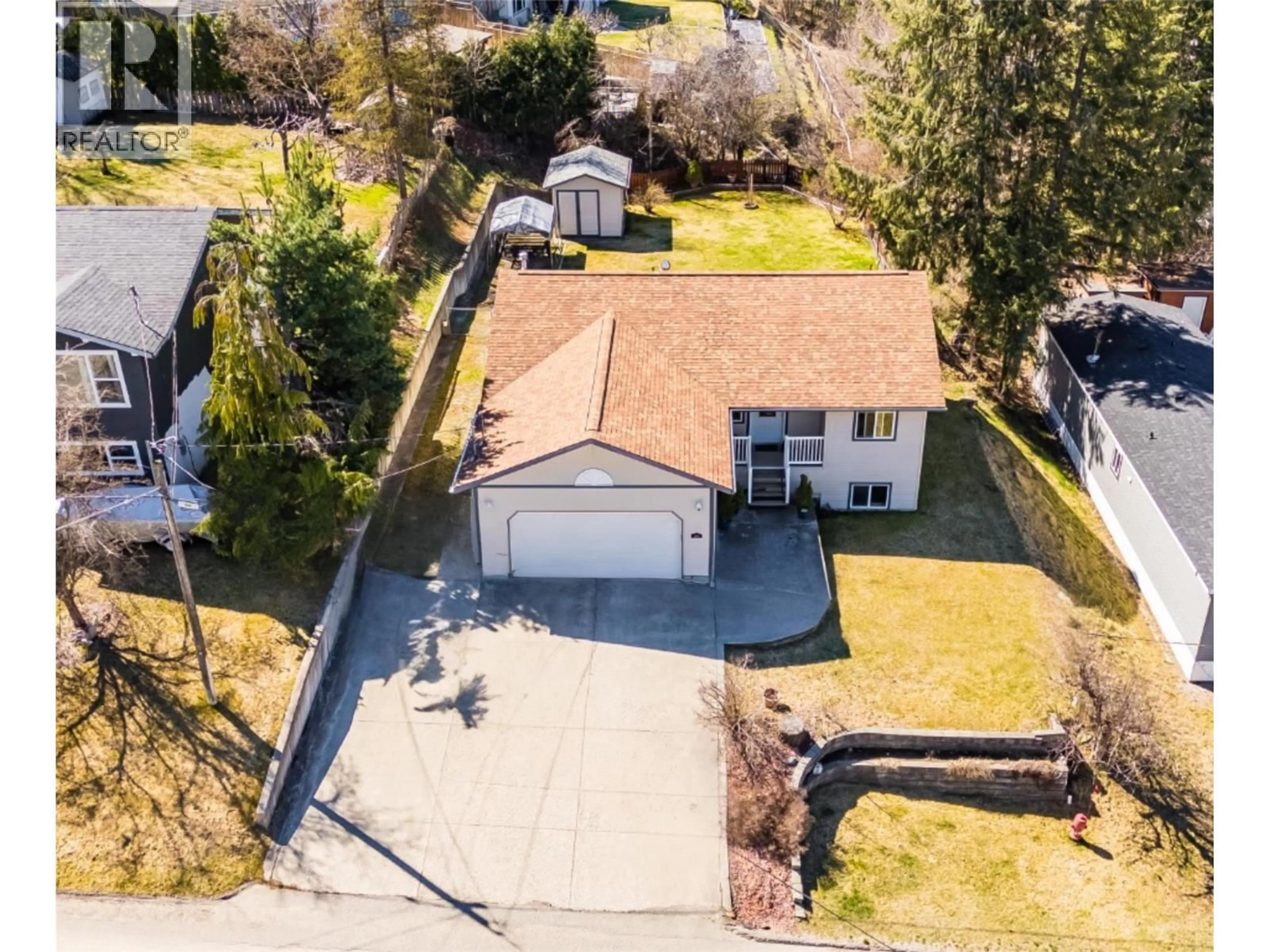 A pic from outside/outdoor area/front of a property/back of a property/a pic from drone, street for 113 CEDAR AVENUE, Fruitvale British Columbia V0G1L0