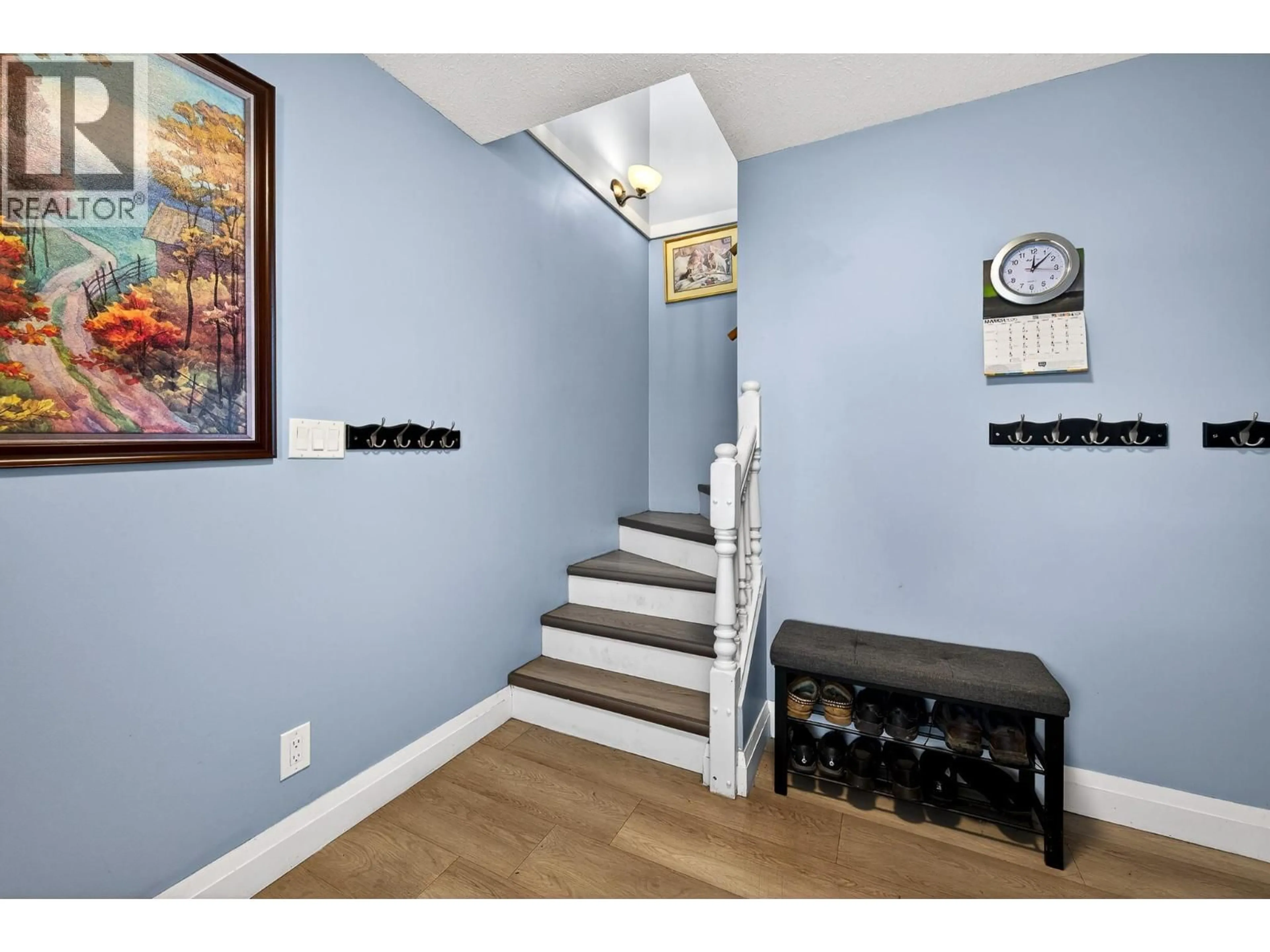 Indoor entryway for 2727 QU'APPELLE BOULEVARD, Kamloops British Columbia V2E2J9