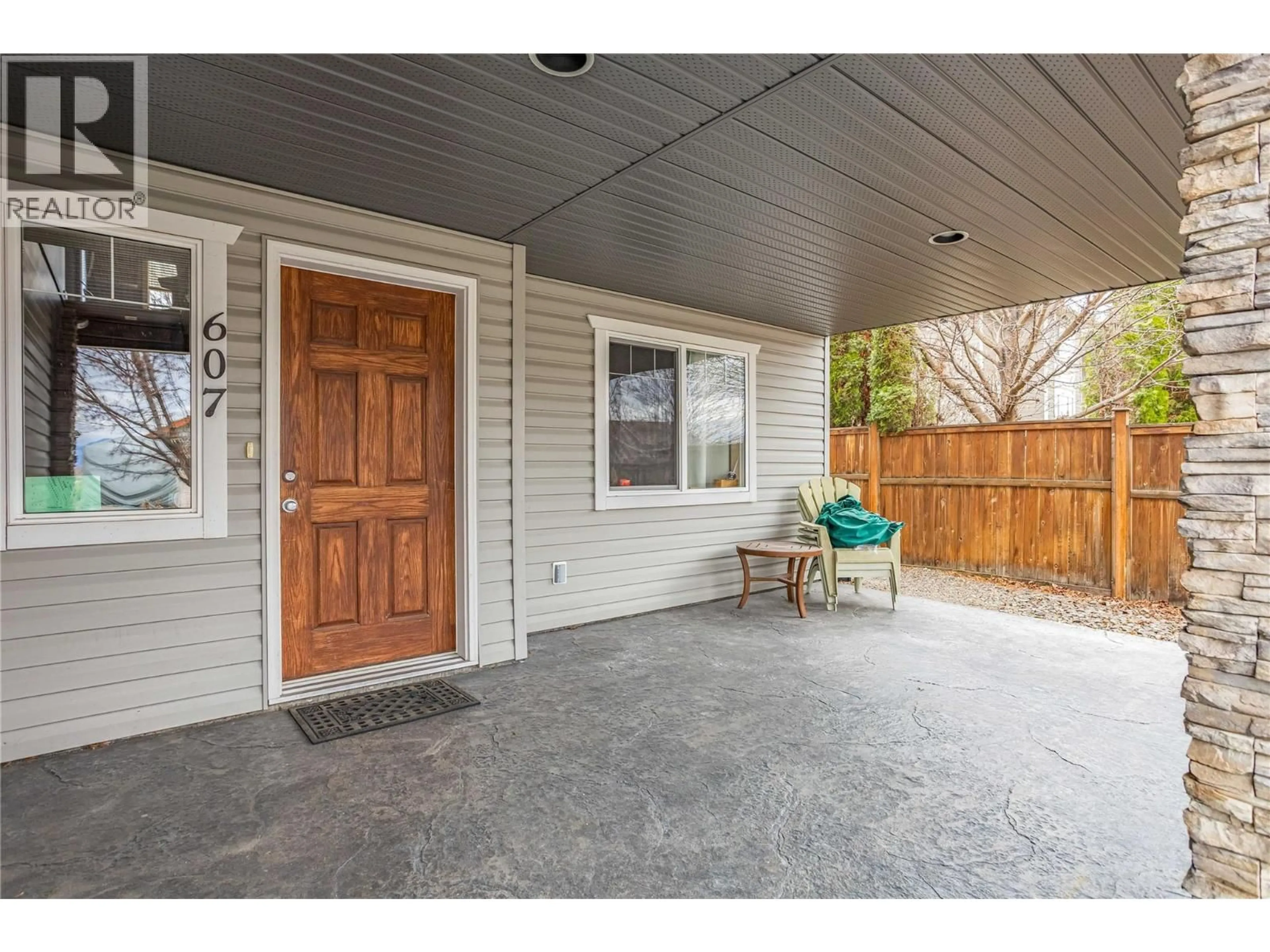 Indoor entryway for 607 LEFEVERE AVENUE, Kelowna British Columbia V1W5G7