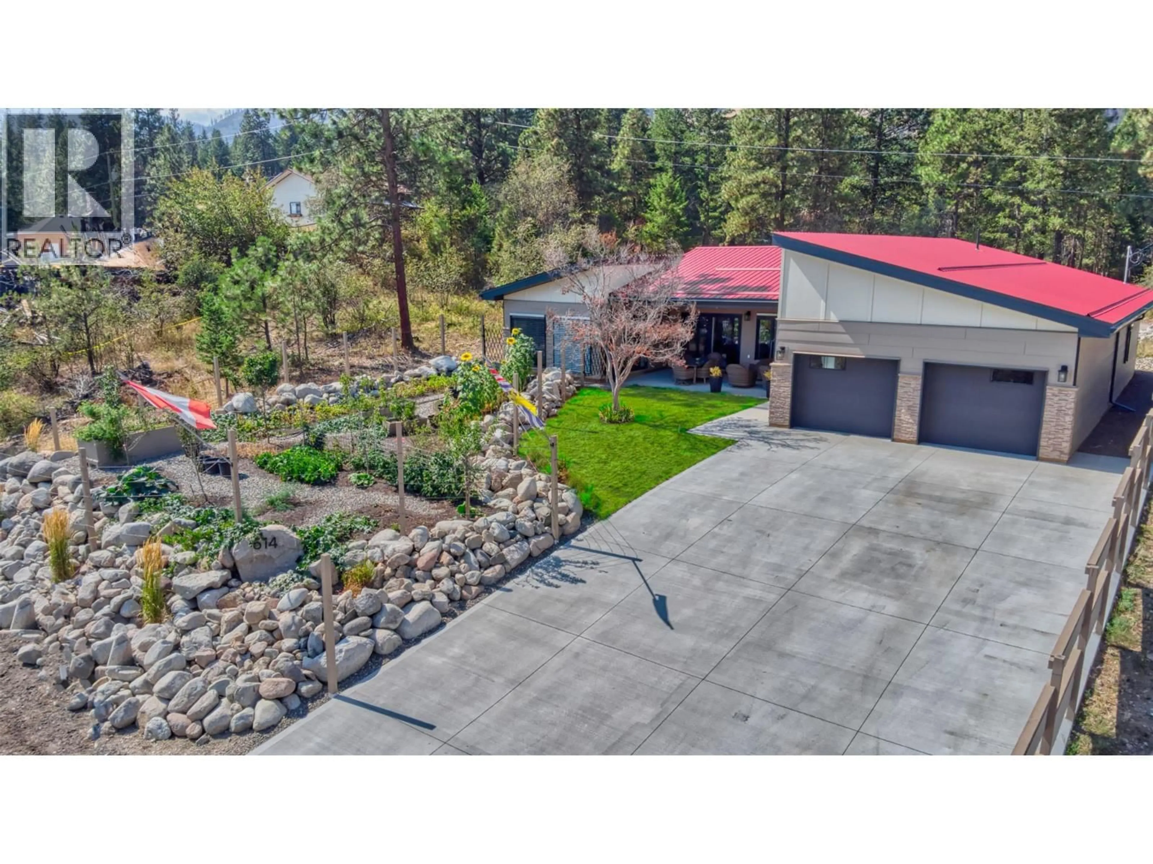 A pic from outside/outdoor area/front of a property/back of a property/a pic from drone, unknown for 514 MOUNTAIN DRIVE, Vernon British Columbia V1H2B8