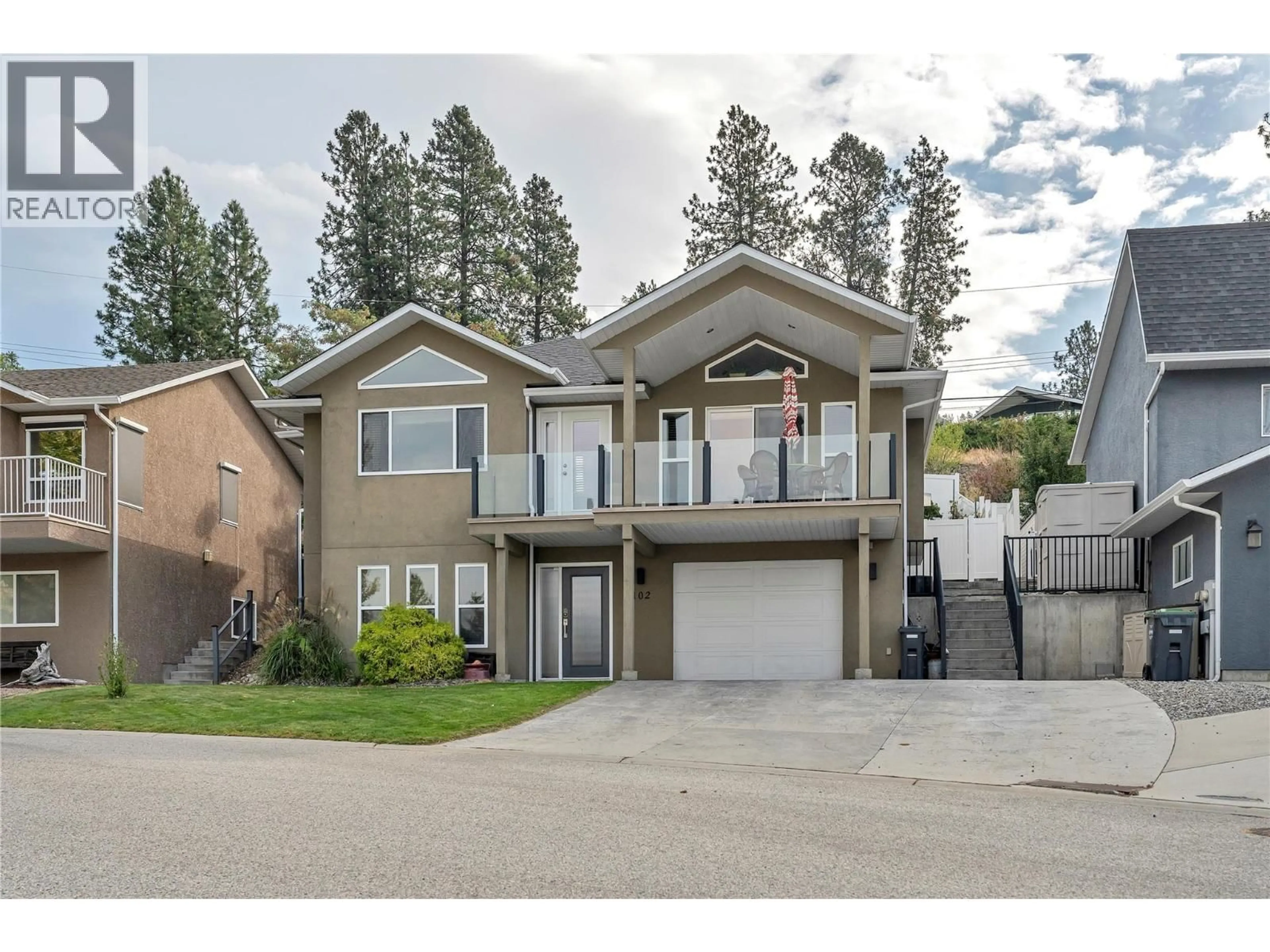 Home with vinyl exterior material, street for 102 - 695 PINEVIEW ROAD, Penticton British Columbia V2A7S8