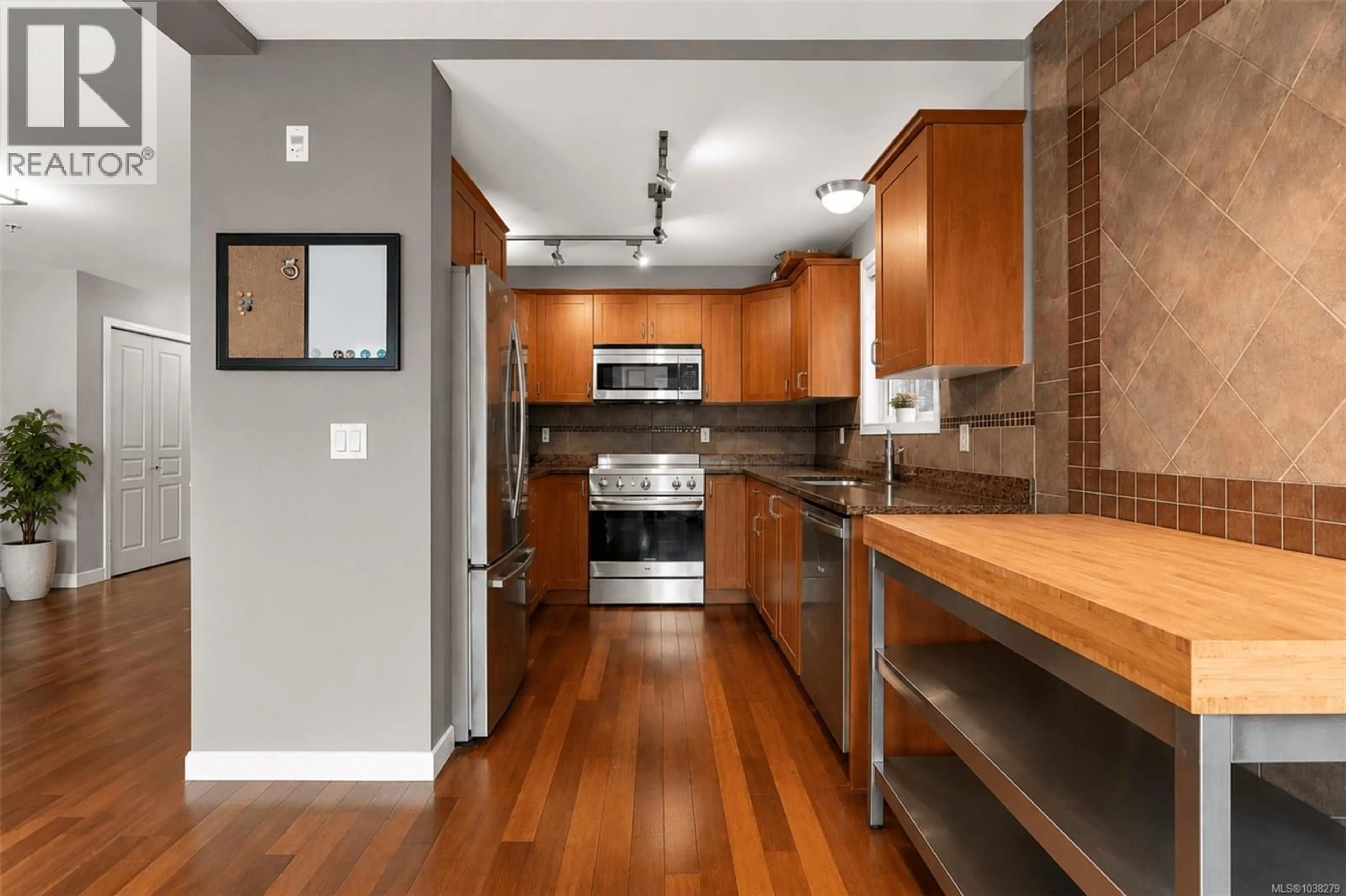 Standard kitchen, unknown for 116 - 663 GOLDSTREAM AVENUE, Langford British Columbia V9B2W8
