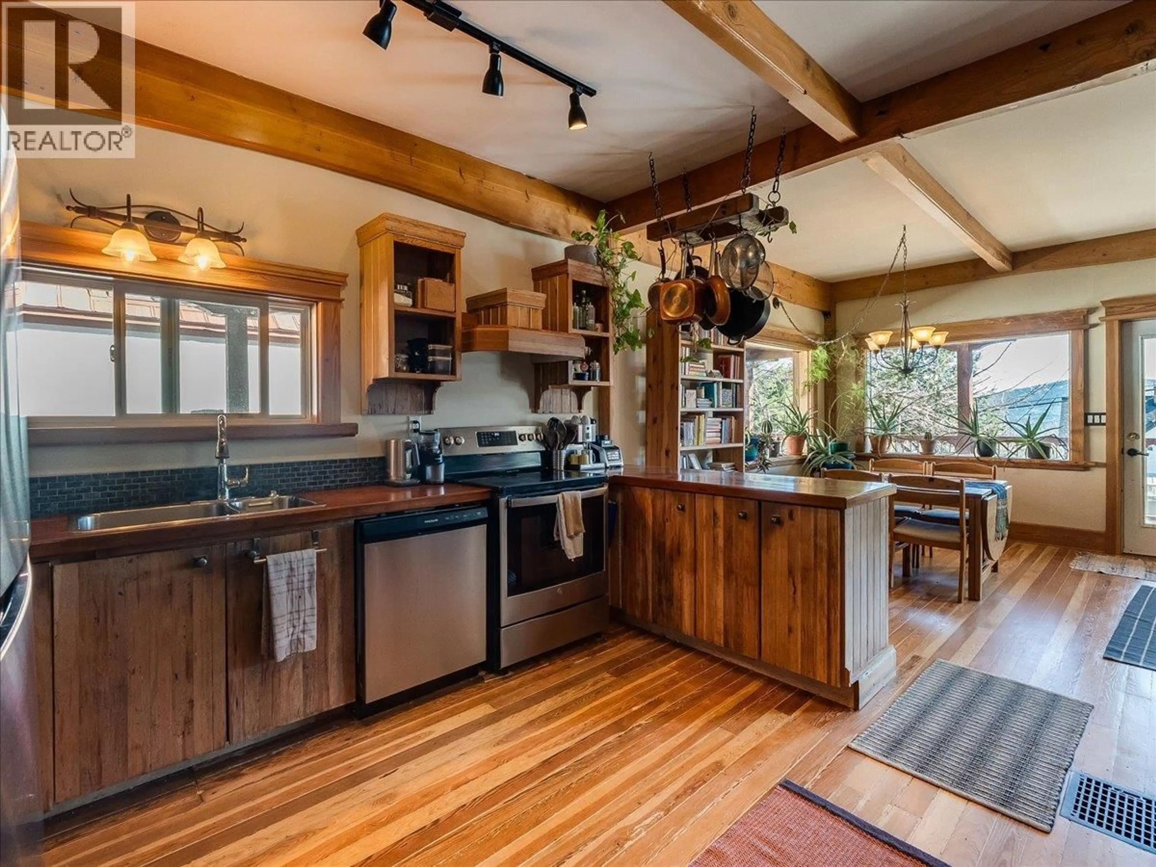 Rustic kitchen, unknown for 1876 PLANER CRESCENT, Rossland British Columbia V0G1Y0