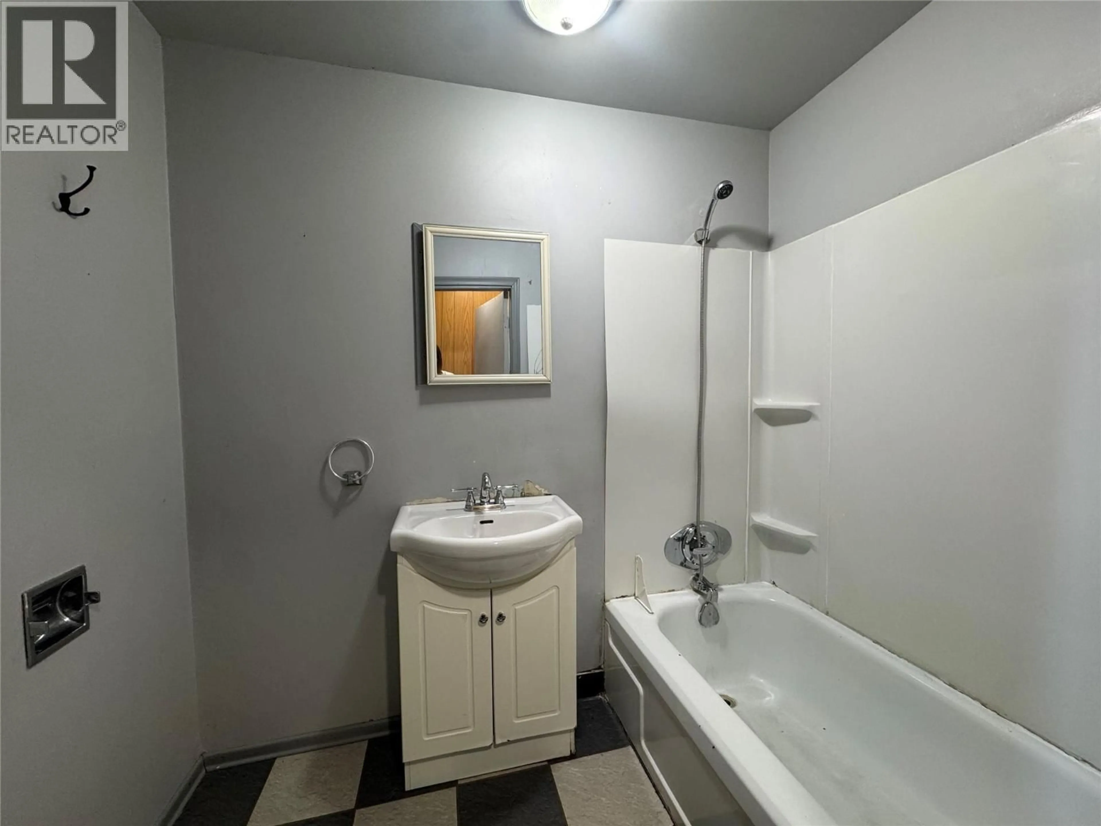 Standard bathroom, unknown for 1120 119 AVENUE, Dawson Creek British Columbia V1G3J3