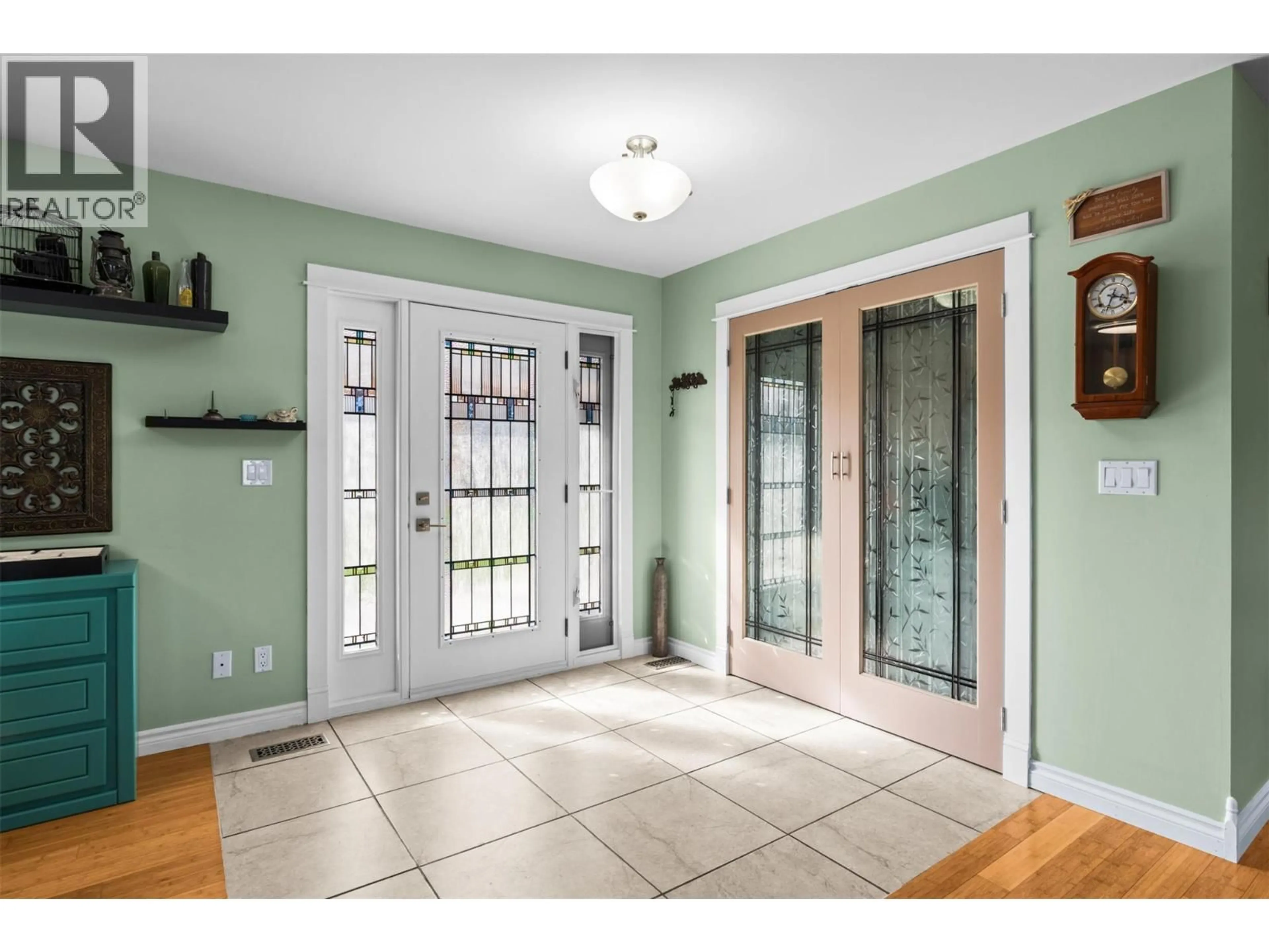 Indoor entryway for 7339 LONGACRE DRIVE, Vernon British Columbia V1H1H5