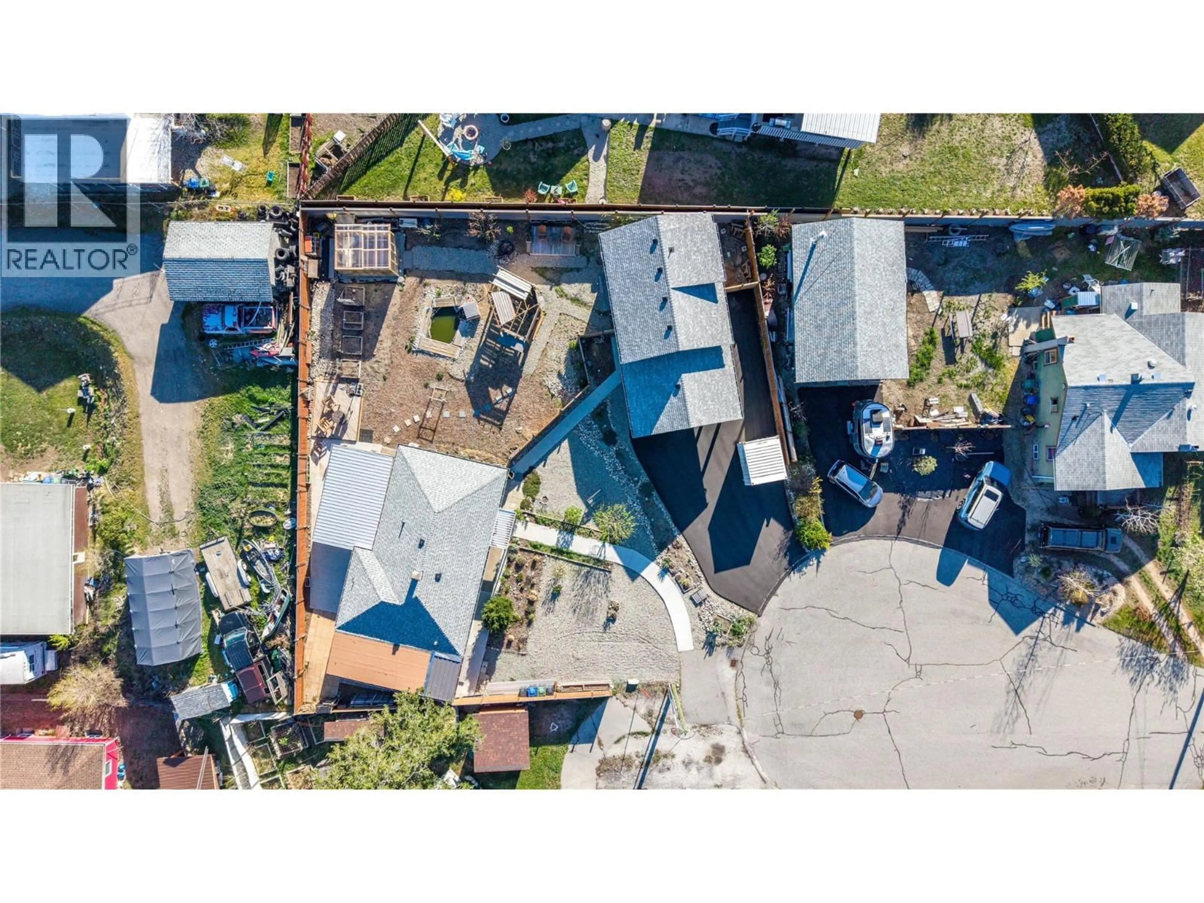 A pic from outside/outdoor area/front of a property/back of a property/a pic from drone, street for 5900 SHAMROCK PLACE, Oliver British Columbia V0H1T6