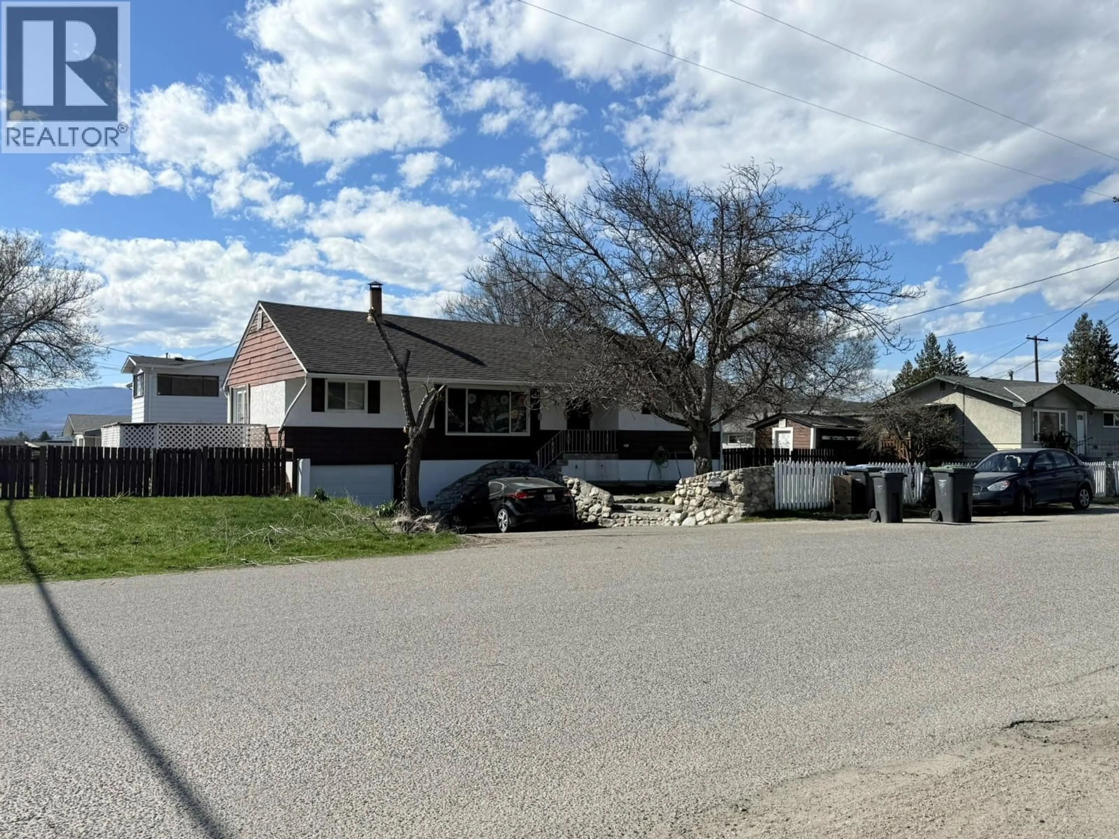 A pic from outside/outdoor area/front of a property/back of a property/a pic from drone, street for 770 CACTUS ROAD, Kelowna British Columbia V1X3N9