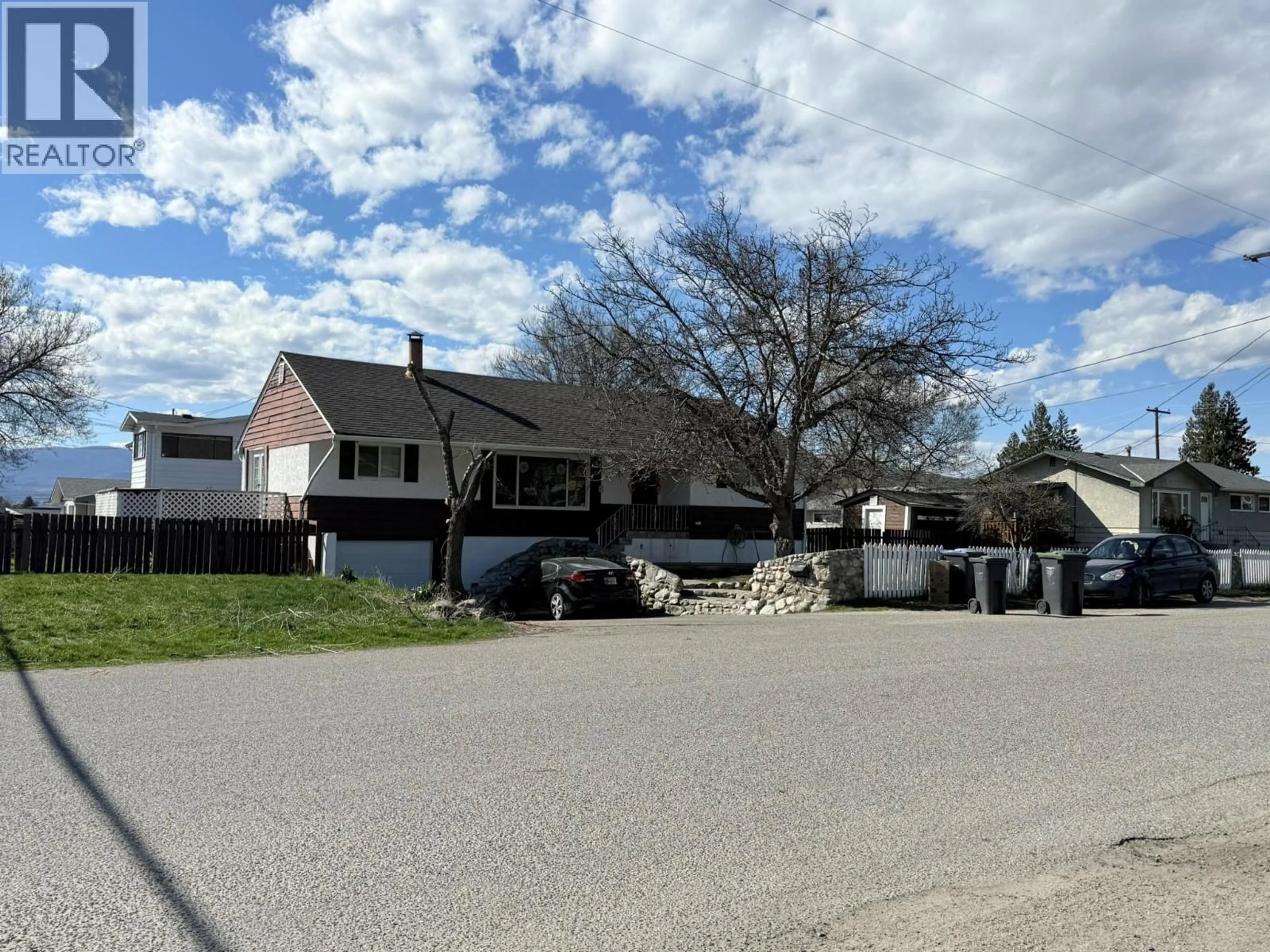 A pic from outside/outdoor area/front of a property/back of a property/a pic from drone, street for 770 CACTUS ROAD, Kelowna British Columbia V1X3N9