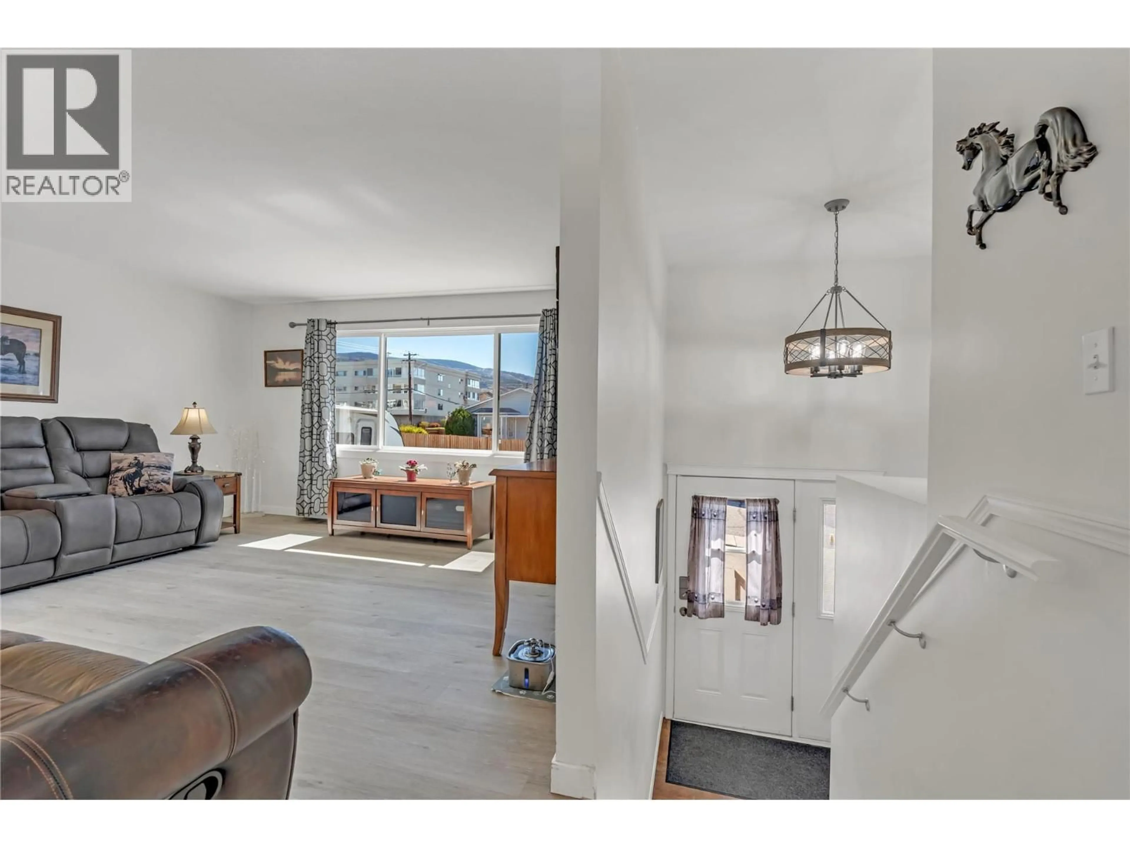 Indoor entryway for 239 ROY AVENUE, Penticton British Columbia V2A8E5