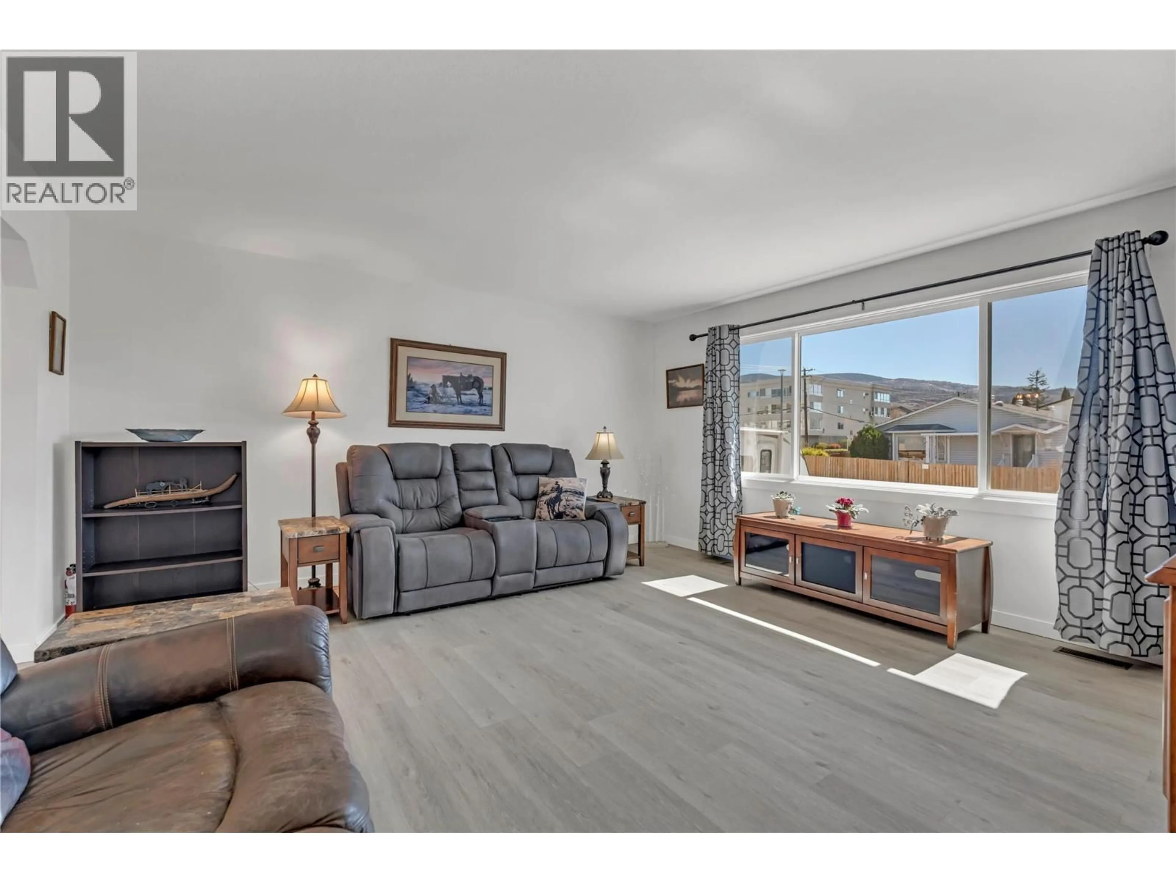 Living room with furniture, wood/laminate floor for 239 ROY AVENUE, Penticton British Columbia V2A8E5