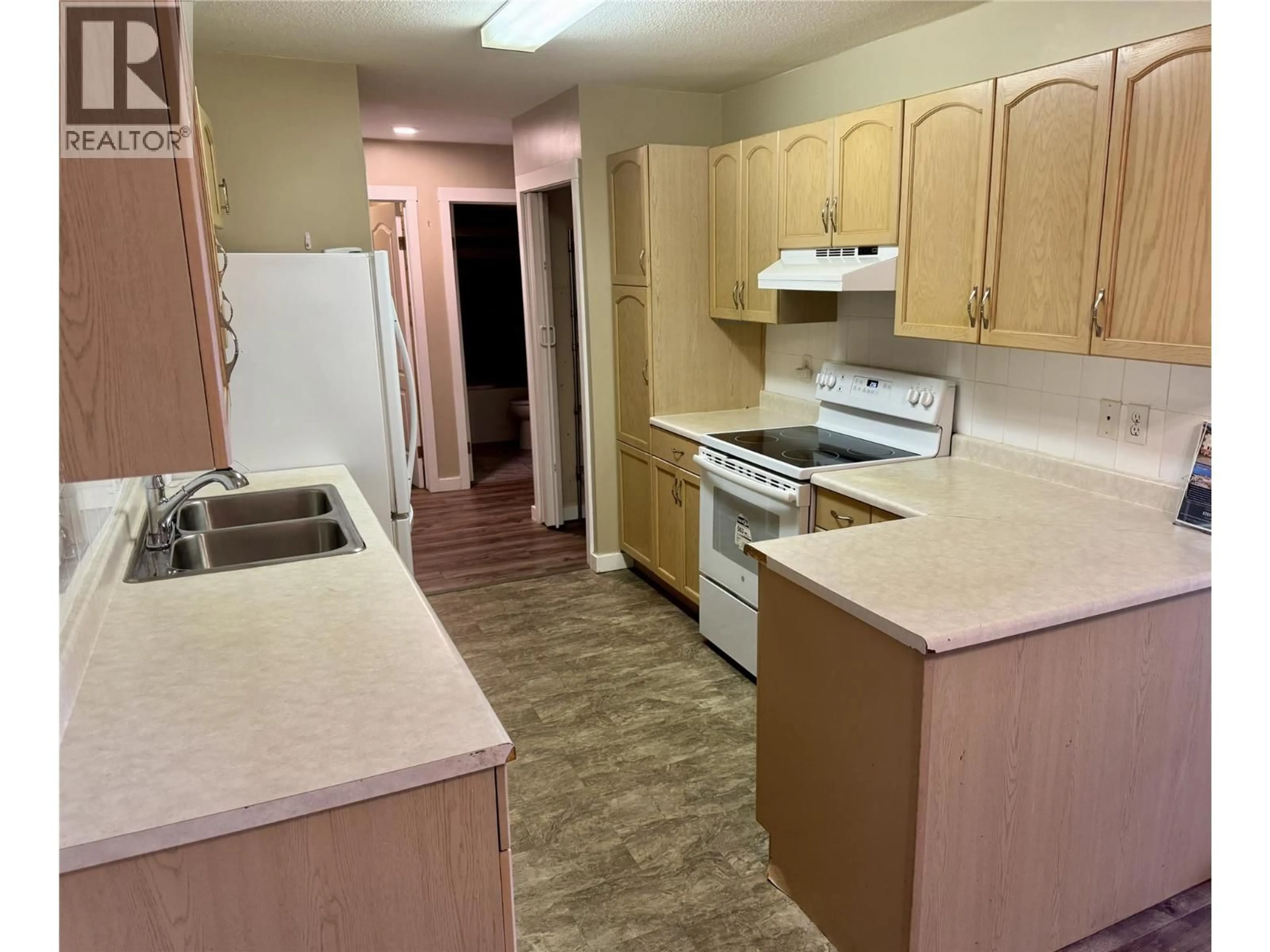 Standard kitchen, unknown for 203 - 769 KLO ROAD, Kelowna British Columbia V1Y9L9